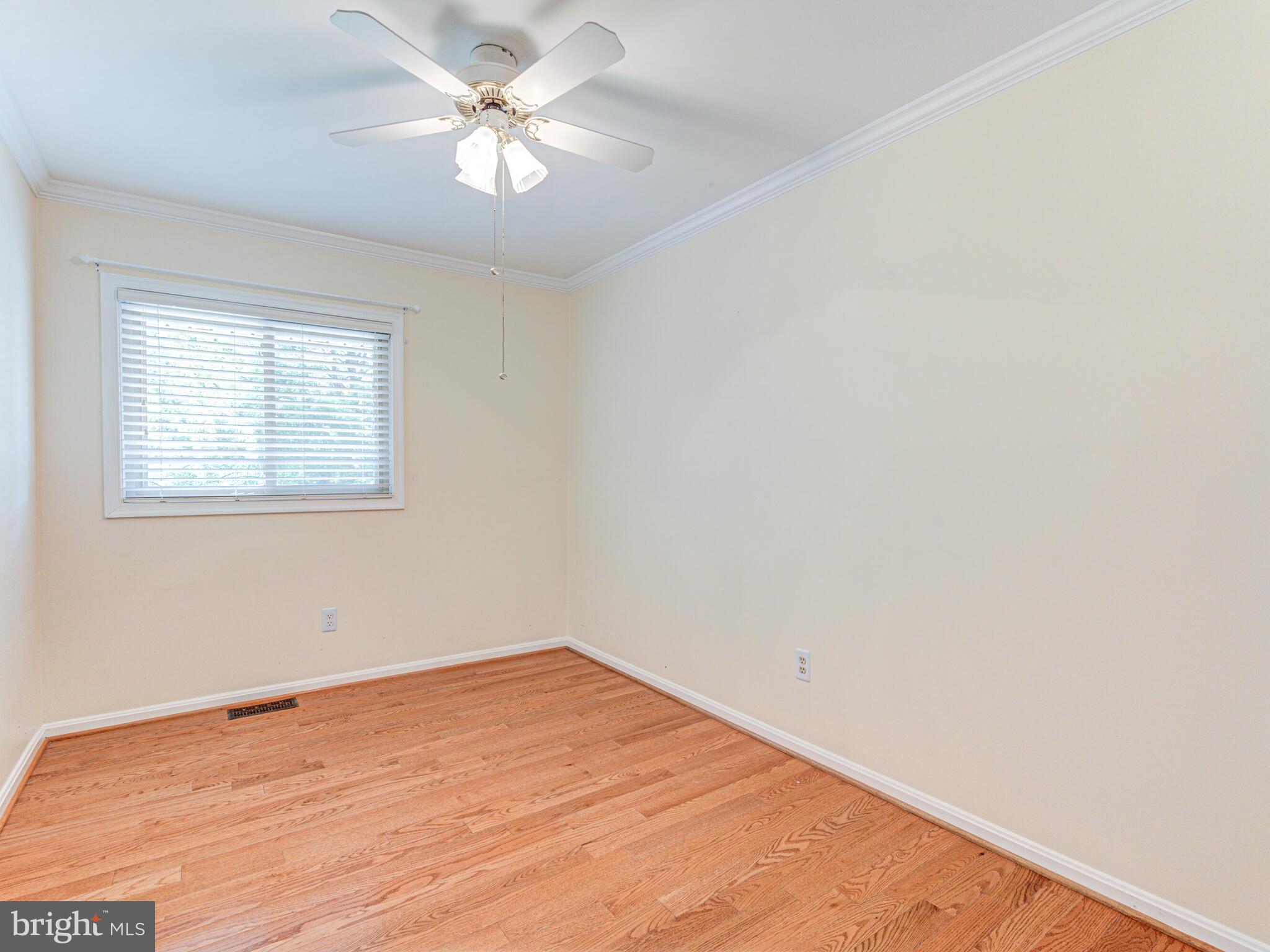 FOUR SEASONS - Residential