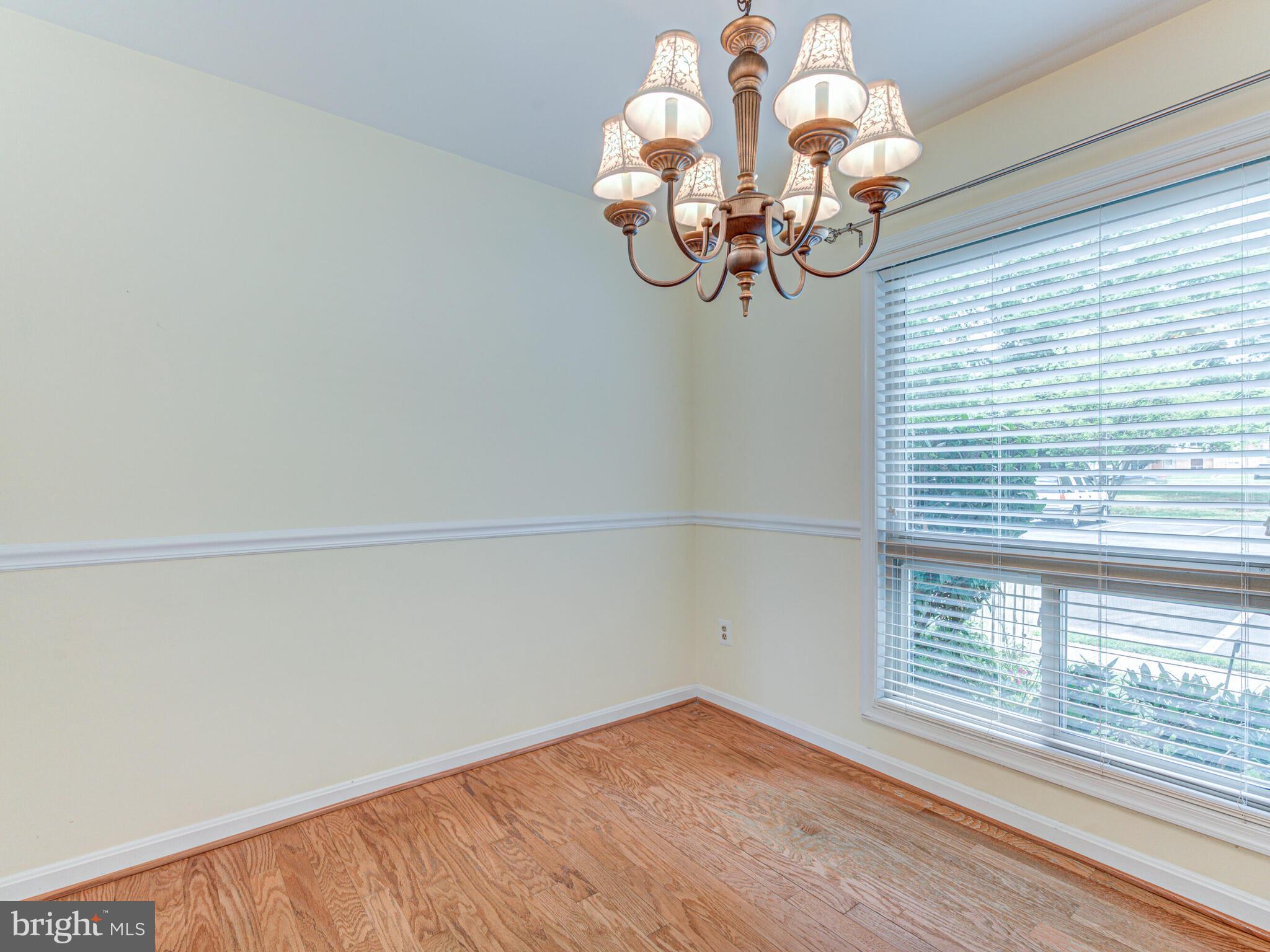 FOUR SEASONS - Residential