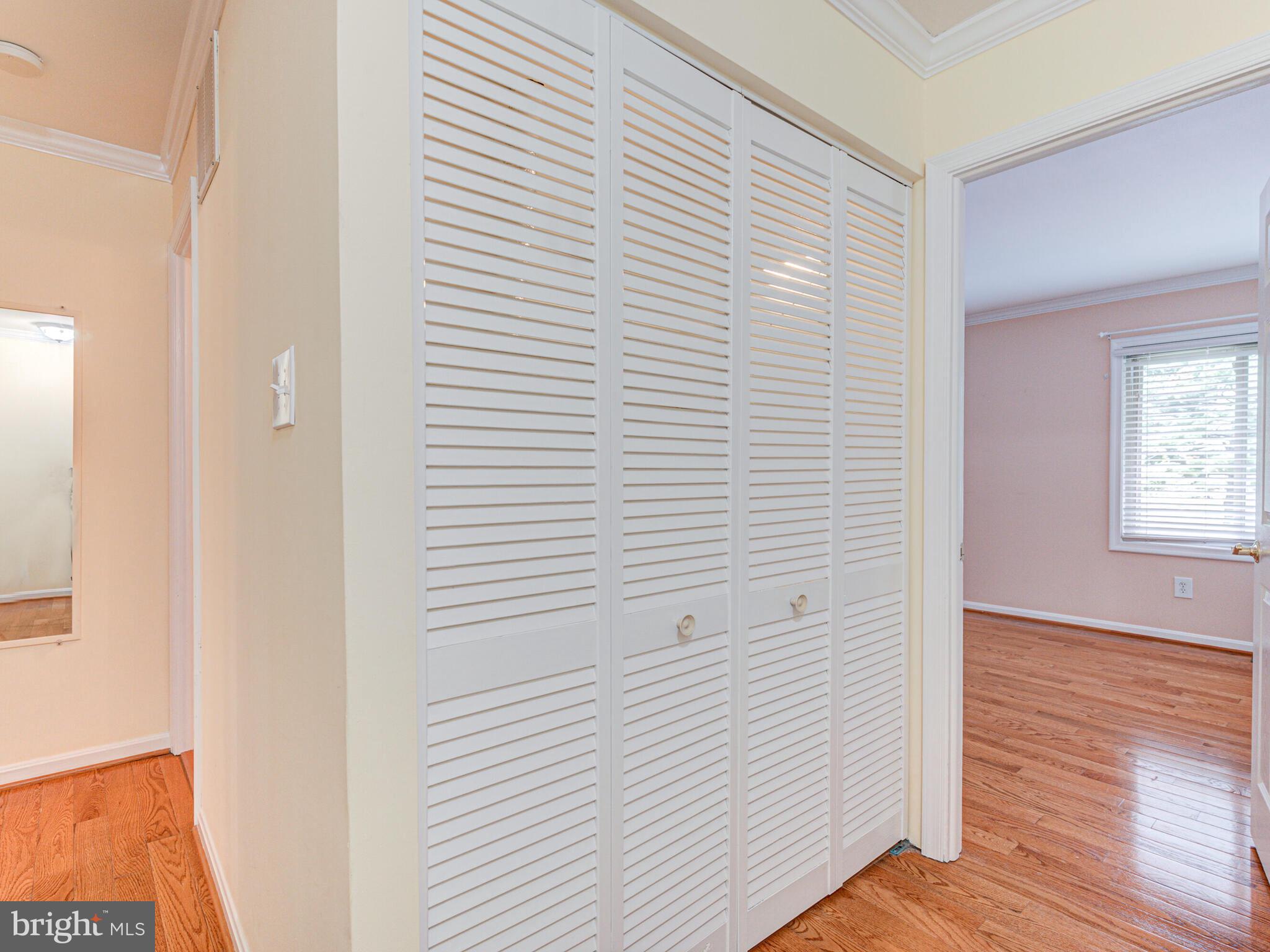 FOUR SEASONS - Residential