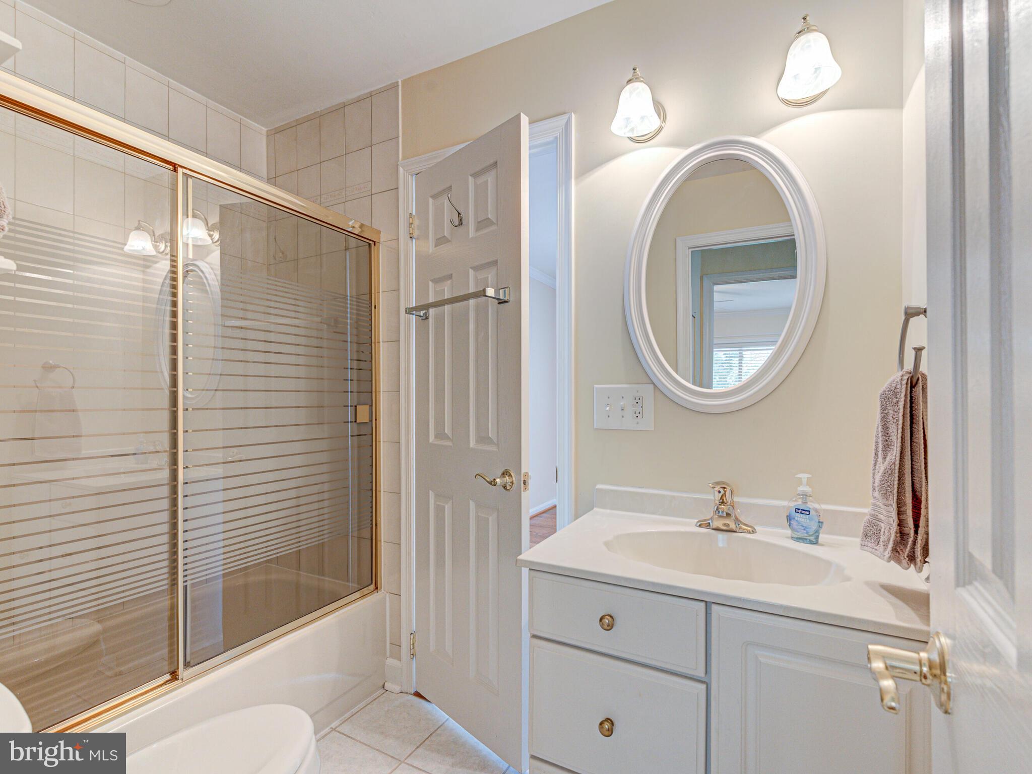 FOUR SEASONS - Residential