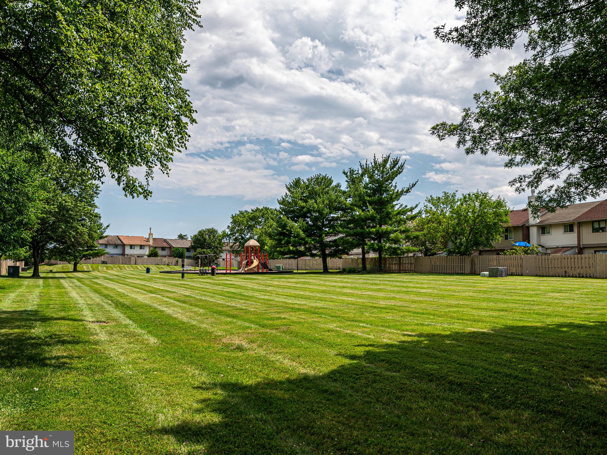 FOUR SEASONS - Residential