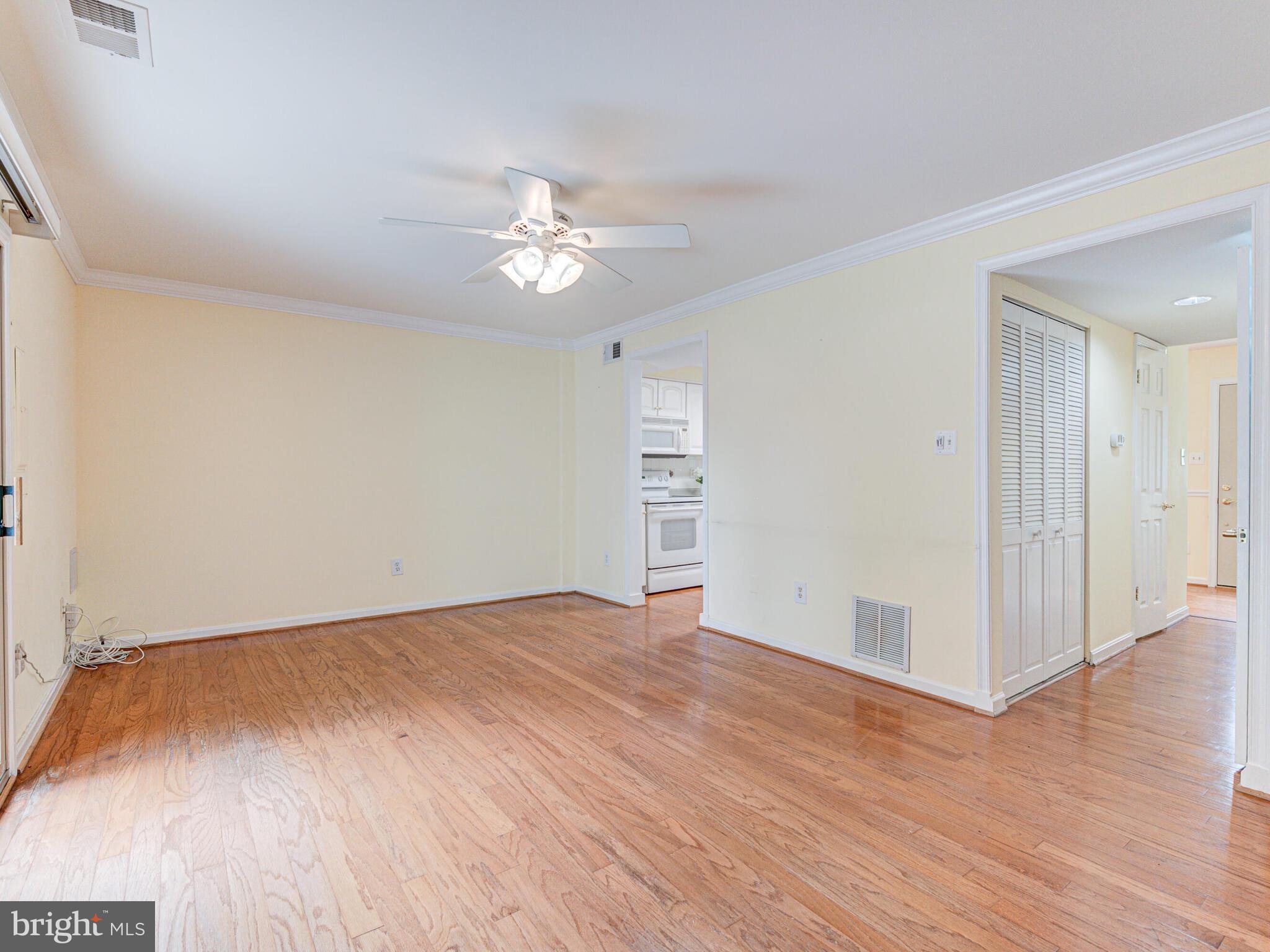 FOUR SEASONS - Residential