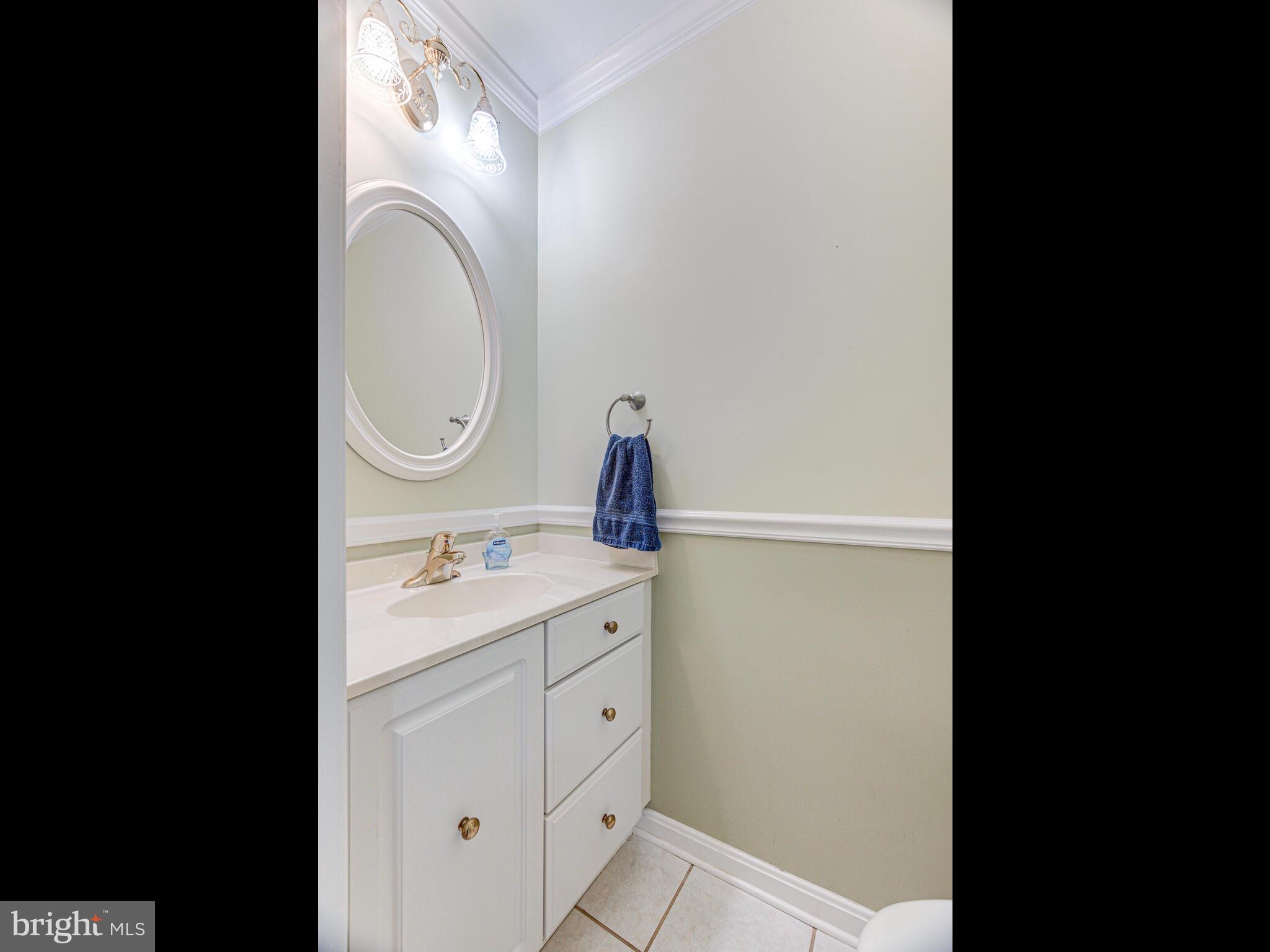 FOUR SEASONS - Residential