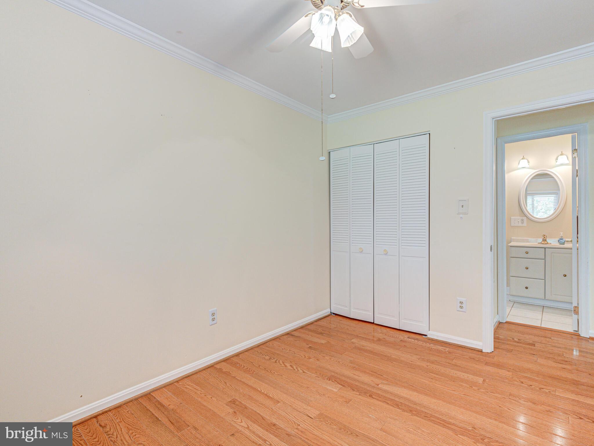 FOUR SEASONS - Residential