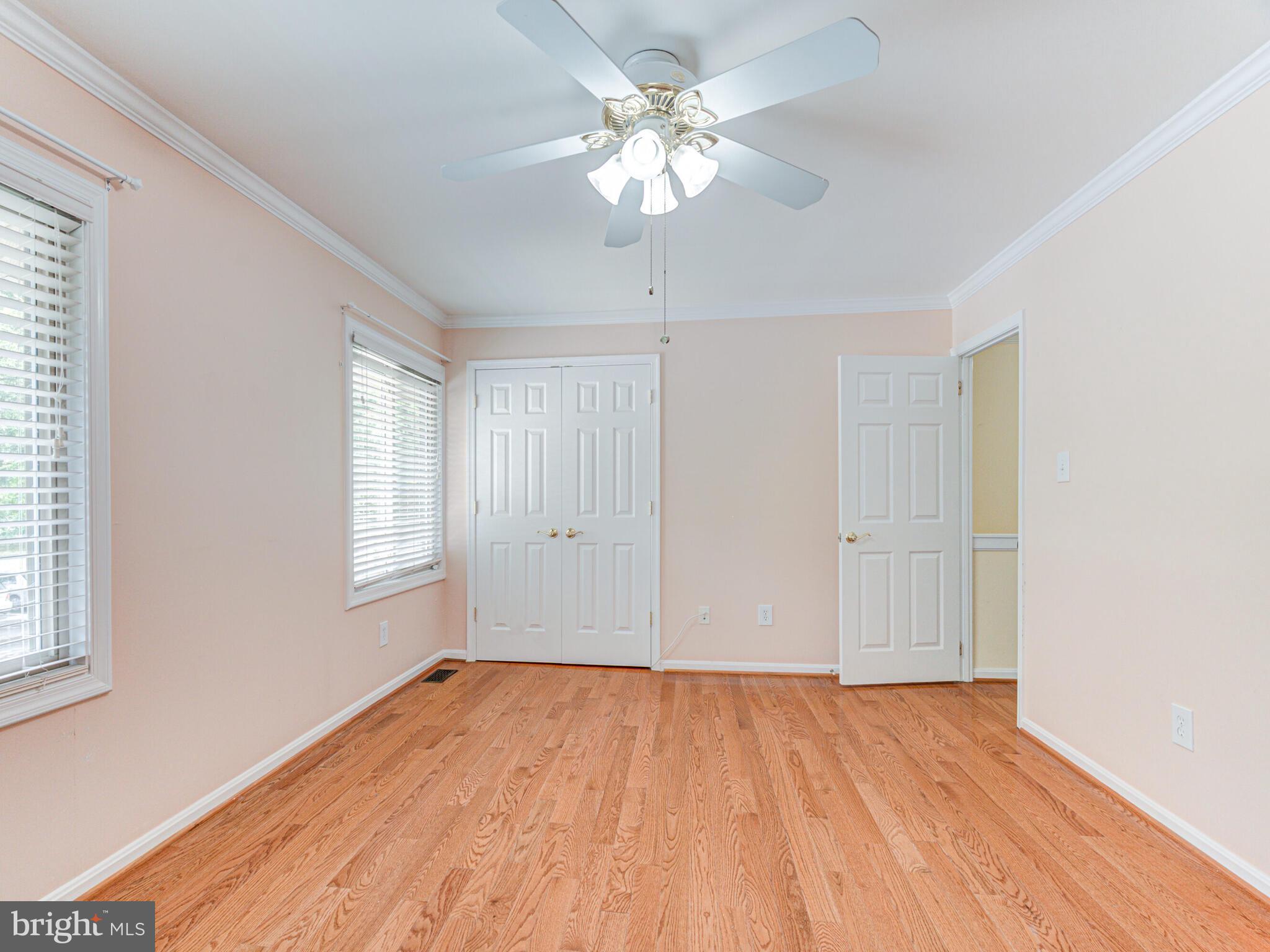 FOUR SEASONS - Residential