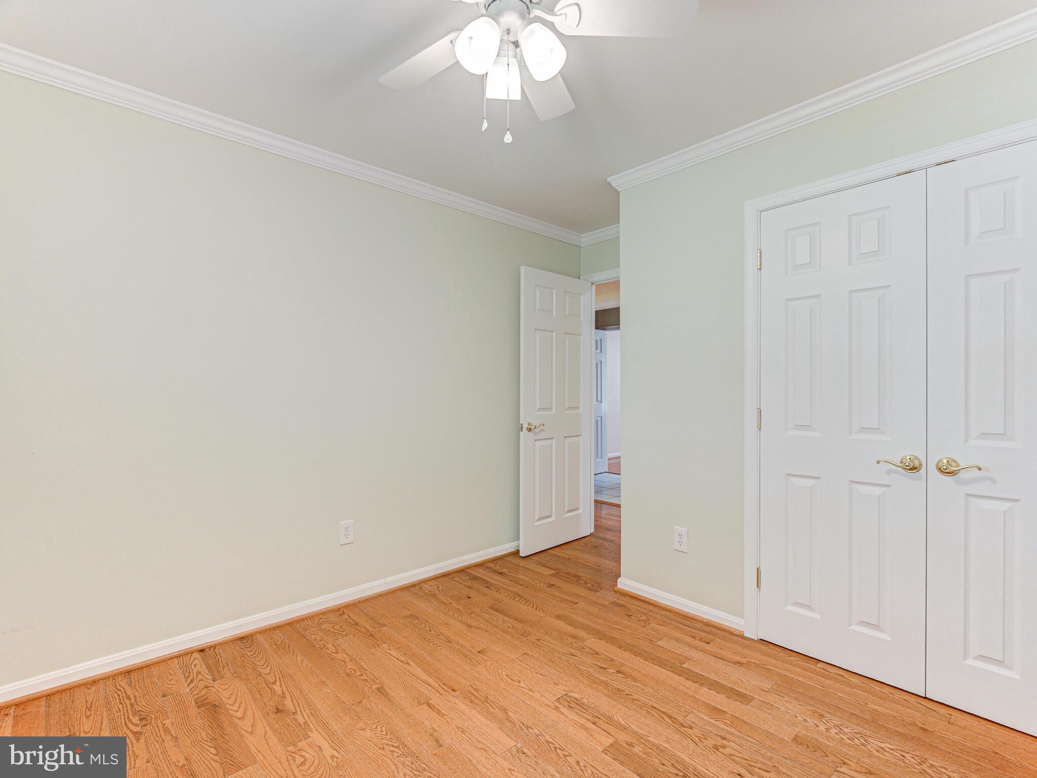 FOUR SEASONS - Residential