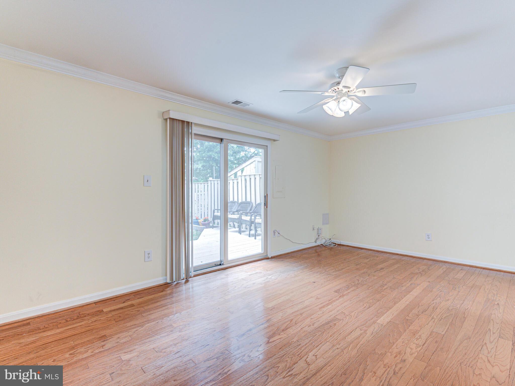 FOUR SEASONS - Residential