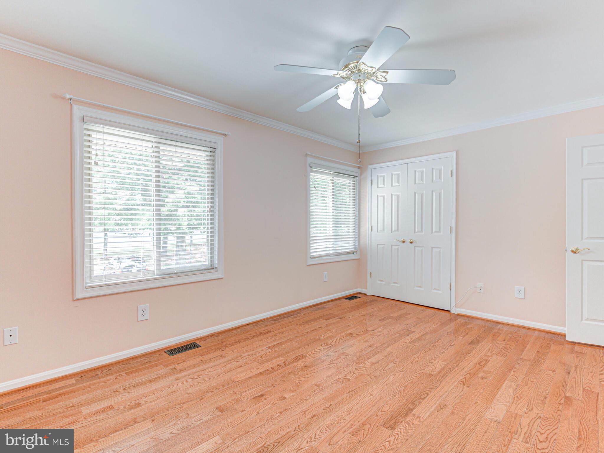 FOUR SEASONS - Residential