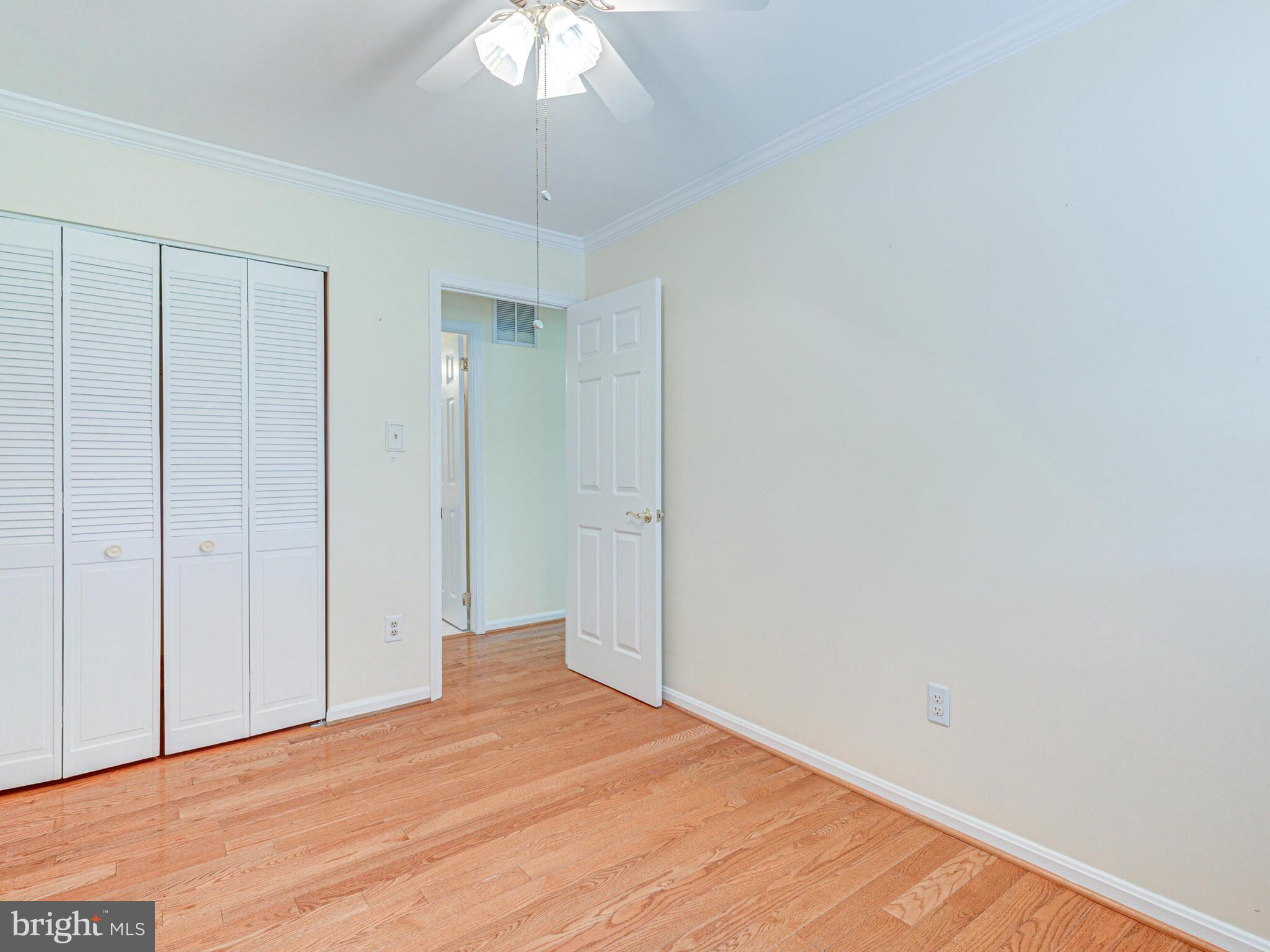 FOUR SEASONS - Residential