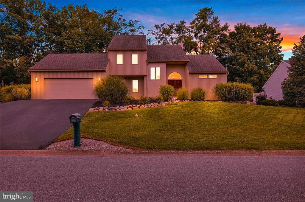 Photo of 707 Oxford Road, Lancaster, PA 17601 (MLS # PALA2055044)