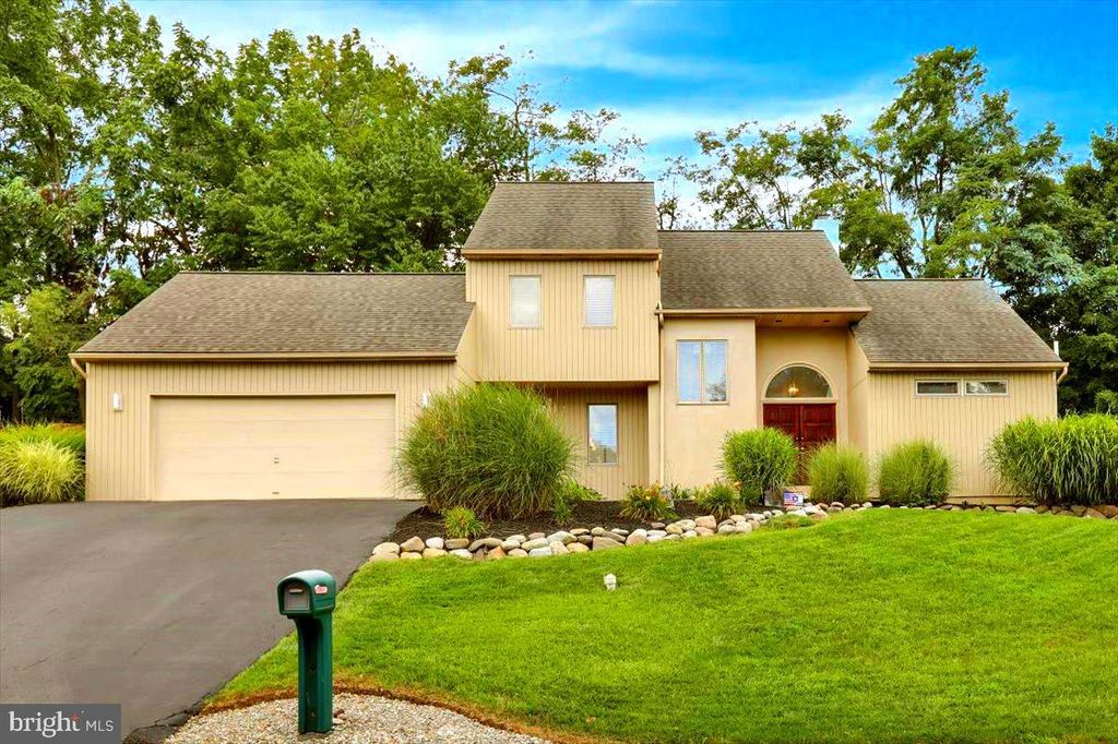 Photo of 707 Oxford Road, Lancaster, PA 17601 (MLS # PALA2055044)