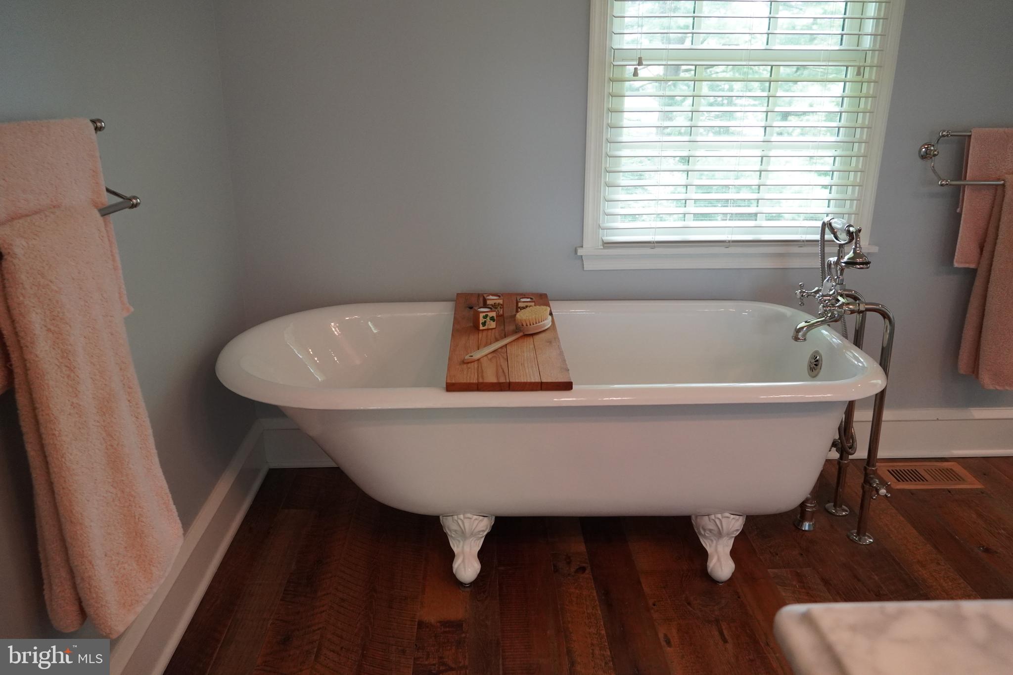 RADNOR HUNT - Residential