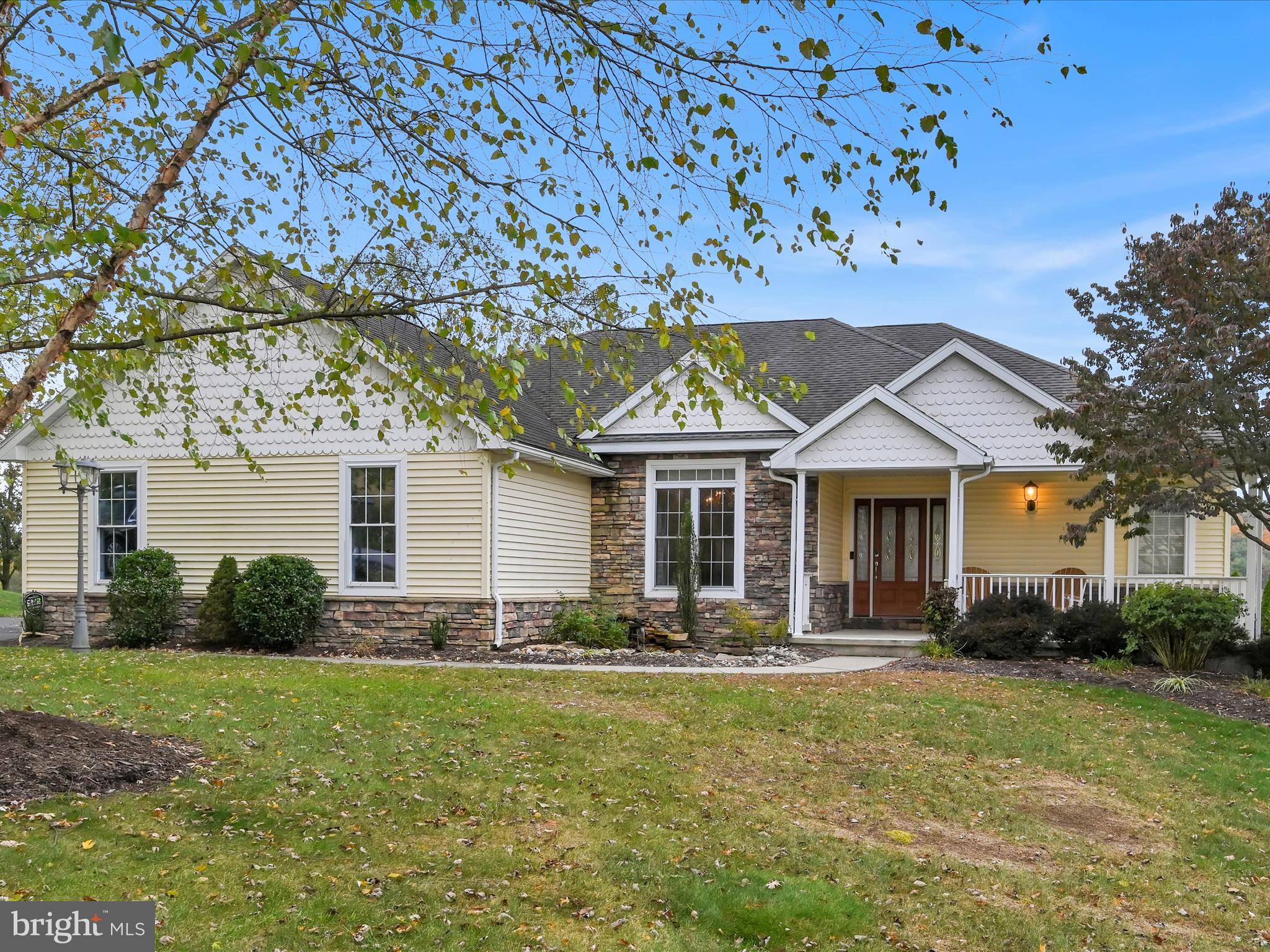 521 LAKE FRONT DRIVE