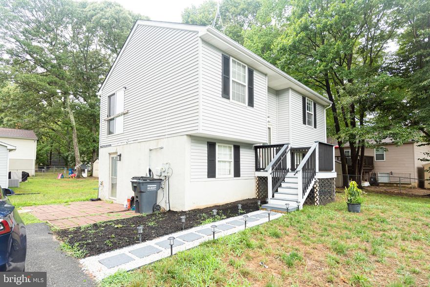 Don't miss this beautiful home nestled in a tranquil neighborhood. This inviting split foyer home offers three spacious bedrooms and two full bathrooms. The lower level includes washer and dryer and additional extra built in storge space. Conveniently located just 15 minutes from shopping centers, restaurants, and entertainment venues, this home offers easy access to everything you need. Come see it for yourself!!

**Seller prefers to close w/ KTL Title Group**