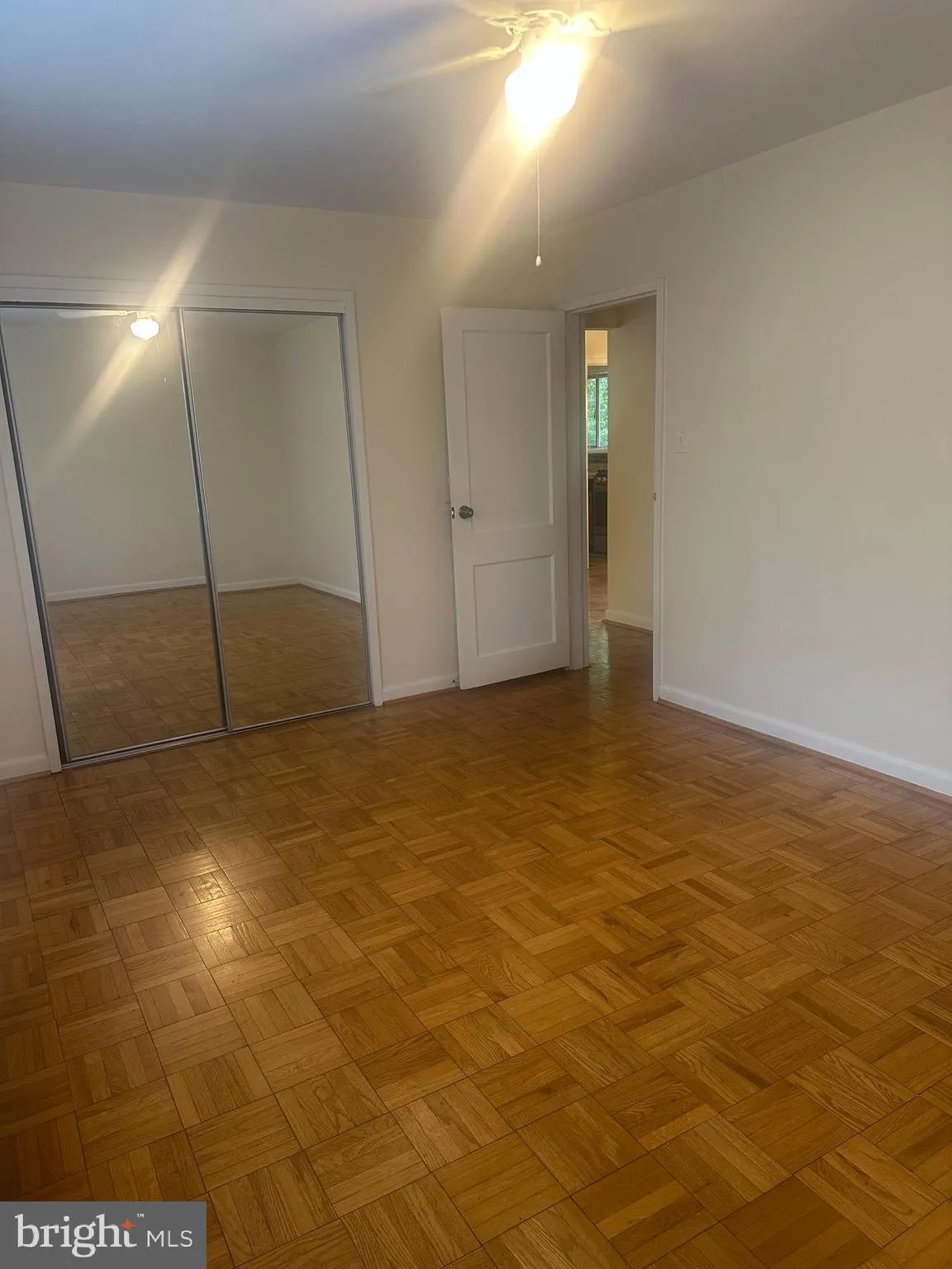 Bethesda, Maryland 20814, United States, 2 Bedrooms Bedrooms, ,1 BathroomBathrooms,Residential,Pending,186411