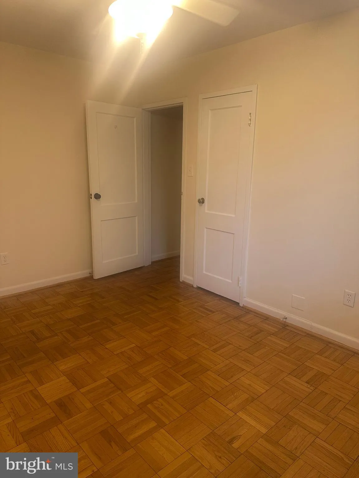 Bethesda, Maryland 20814, United States, 2 Bedrooms Bedrooms, ,1 BathroomBathrooms,Residential,Pending,186411