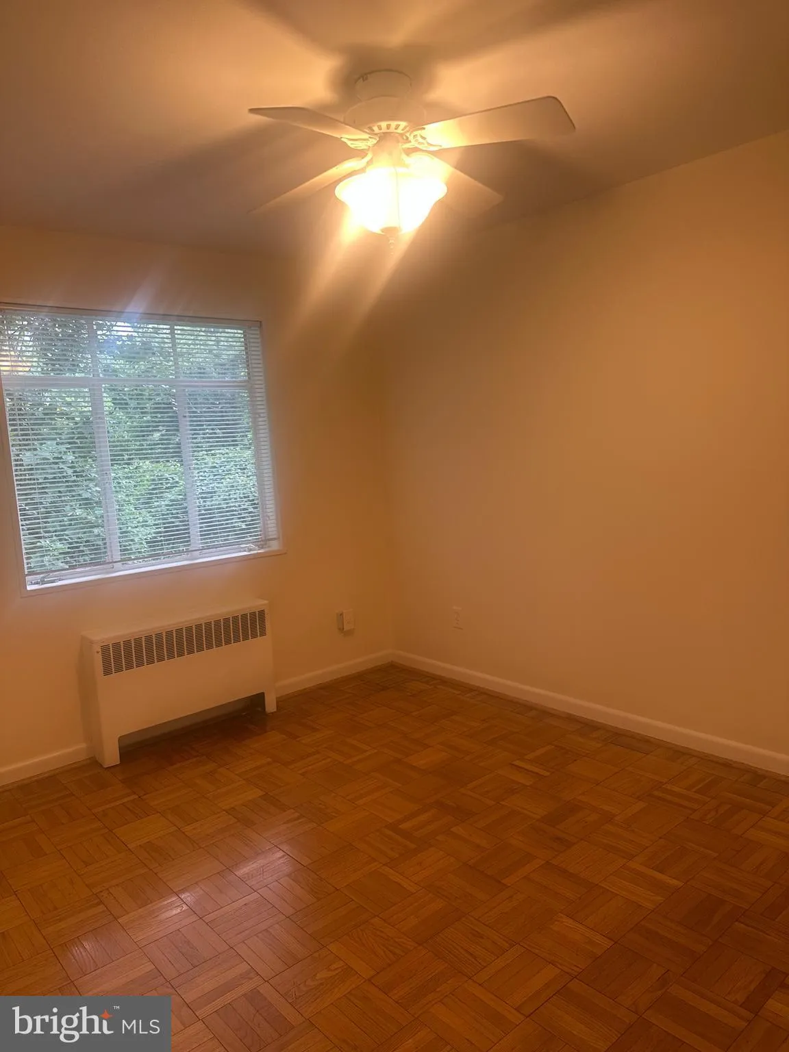 Bethesda, Maryland 20814, United States, 2 Bedrooms Bedrooms, ,1 BathroomBathrooms,Residential,Pending,186411