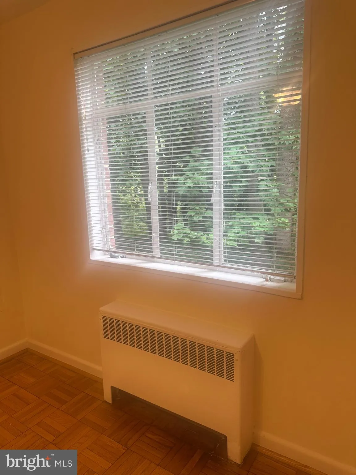 Bethesda, Maryland 20814, United States, 2 Bedrooms Bedrooms, ,1 BathroomBathrooms,Residential,Pending,186411