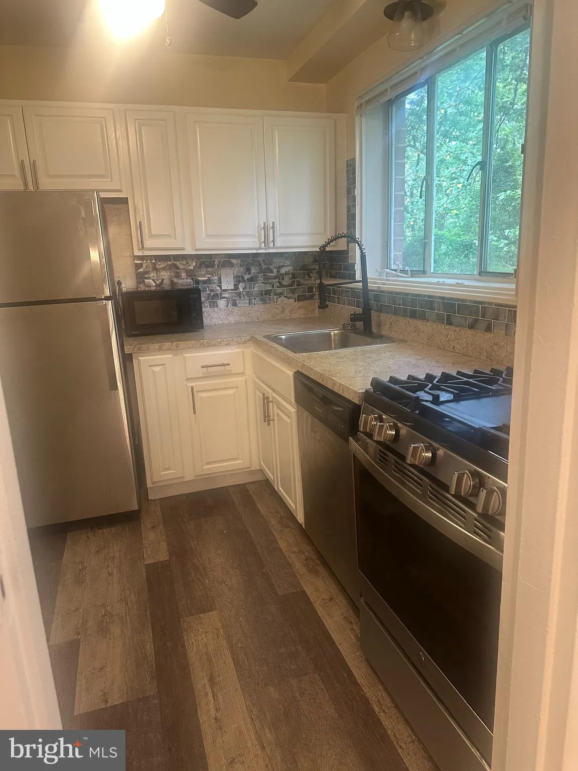 Bethesda, Maryland 20814, United States, 2 Bedrooms Bedrooms, ,1 BathroomBathrooms,Residential,Pending,186411