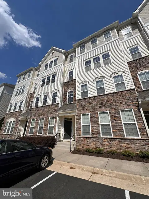 24690 Byrne Meadow Square, Aldie, VA MLS: VALO2128778