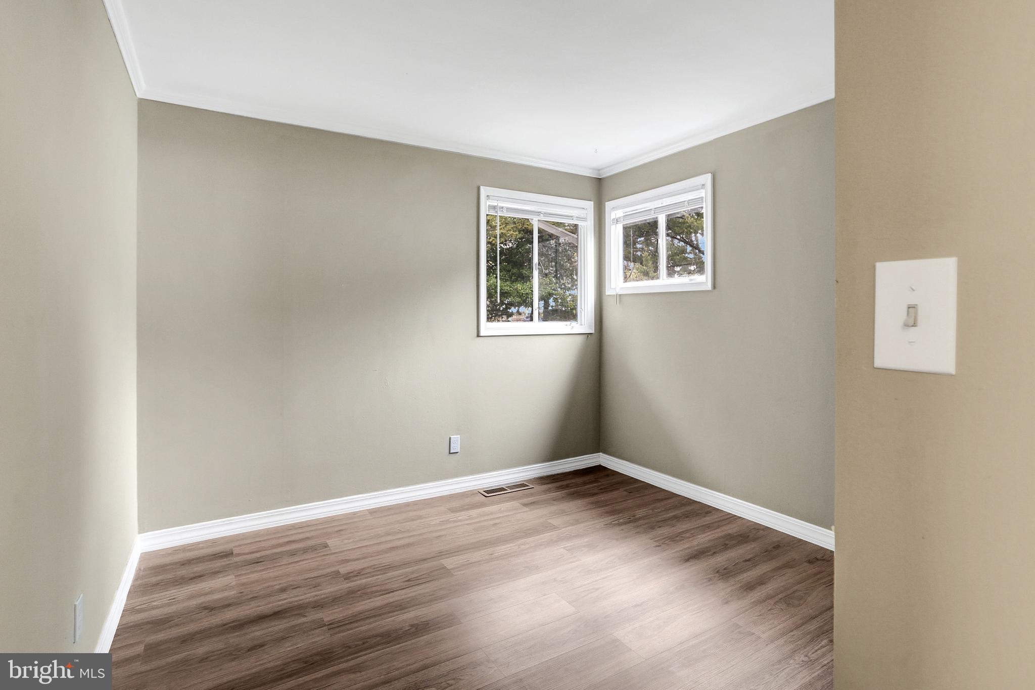 DELBROOK MANOR - Residential