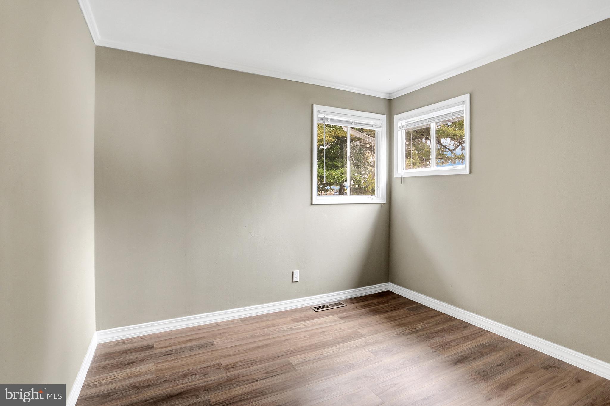 DELBROOK MANOR - Residential