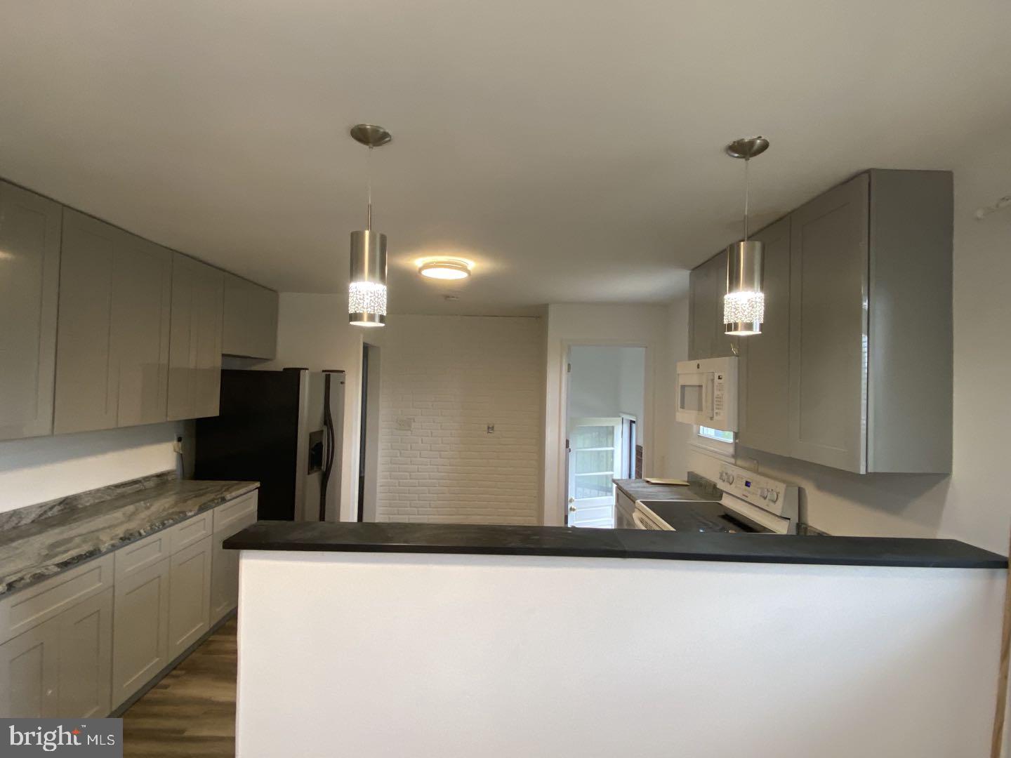 RIVER RIDGE ESTATES - Residential Lease