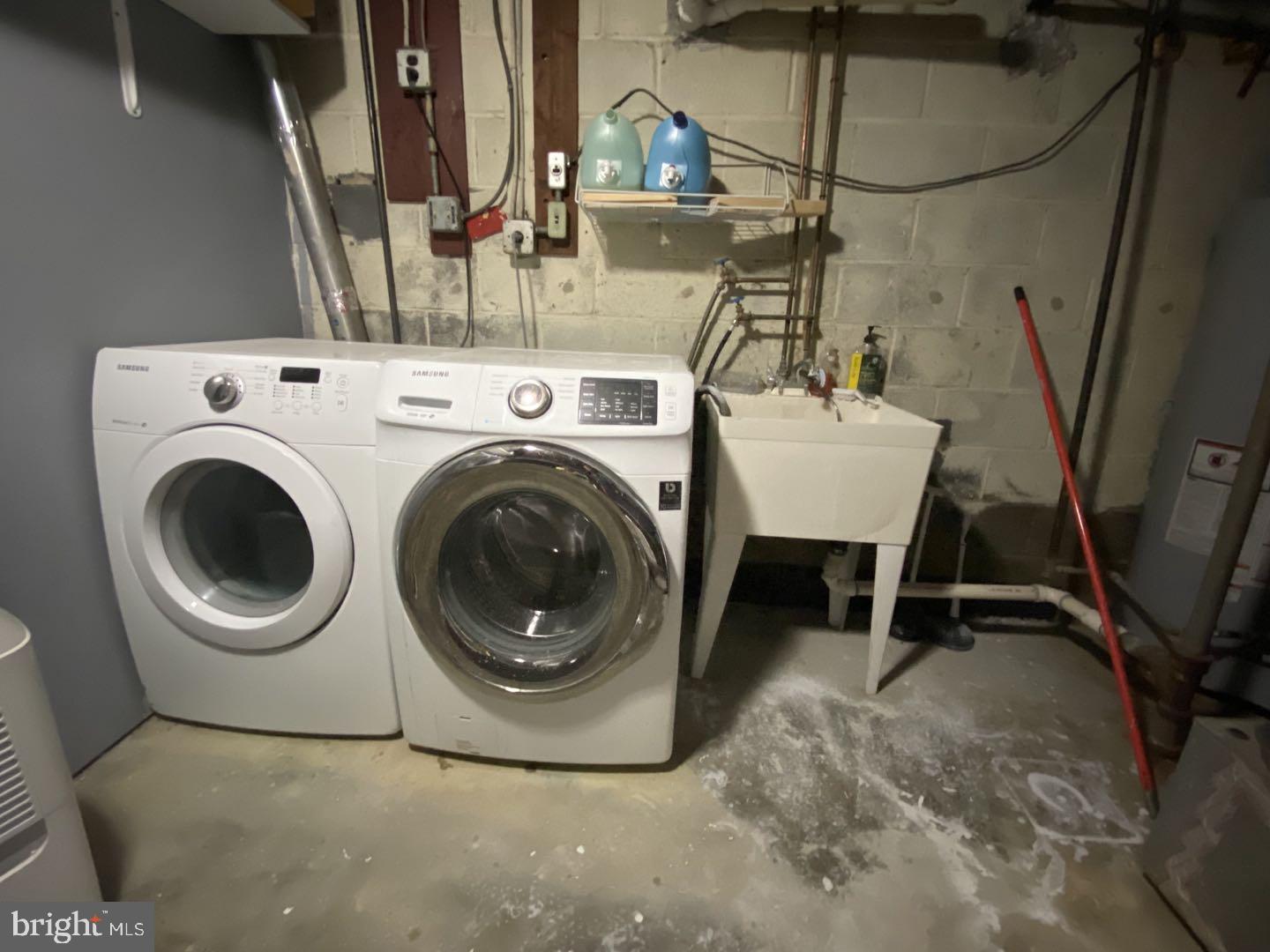 RIVER RIDGE ESTATES - Residential Lease