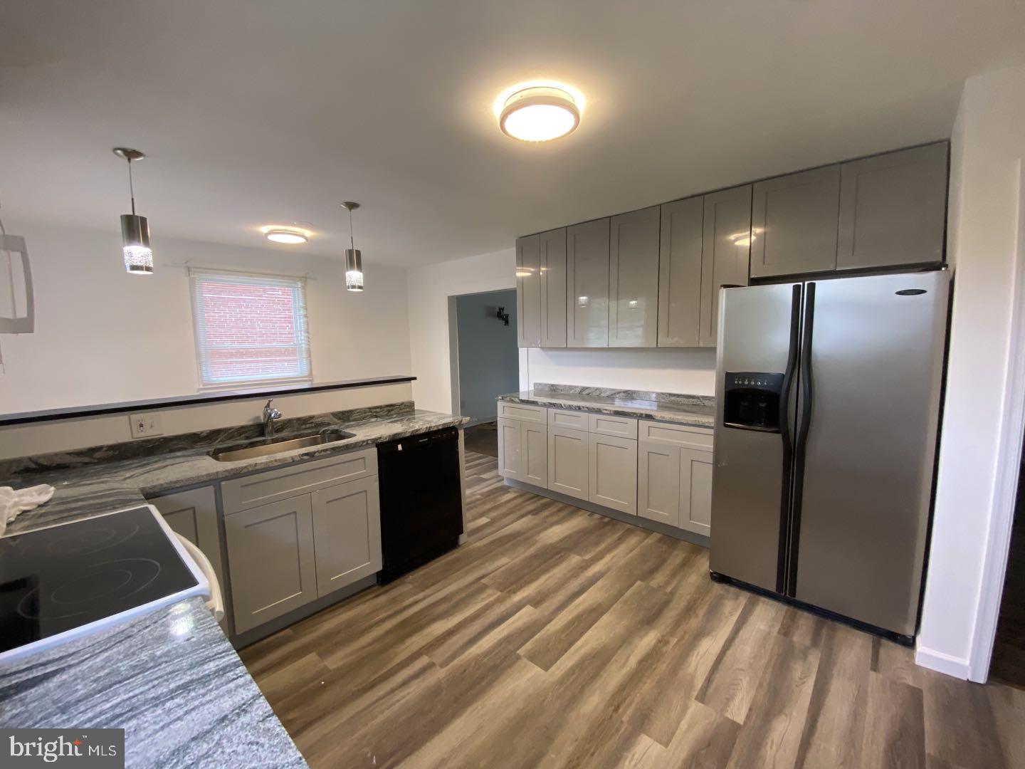 RIVER RIDGE ESTATES - Residential Lease