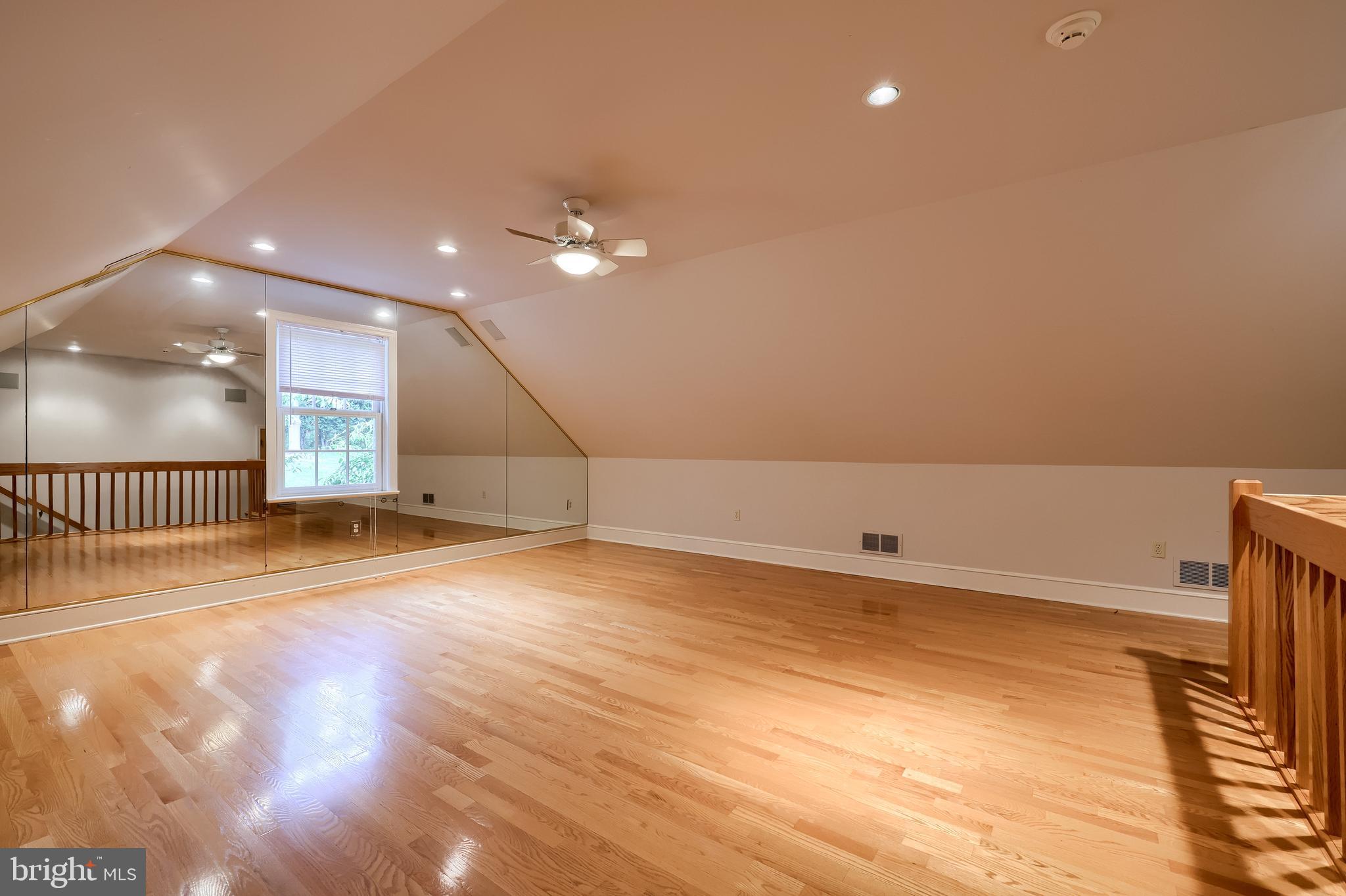 BIRDLAND - Residential