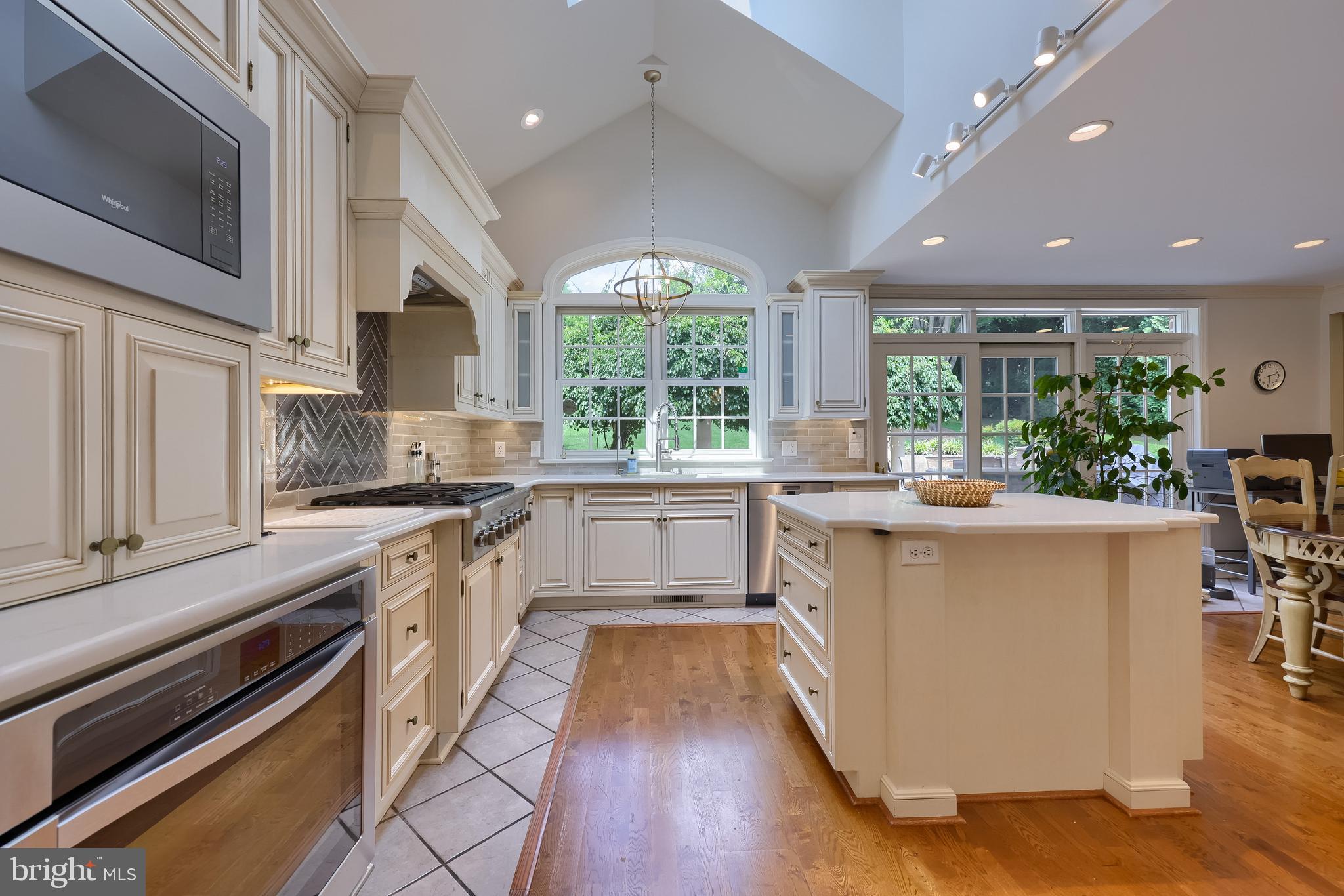 BIRDLAND - Residential