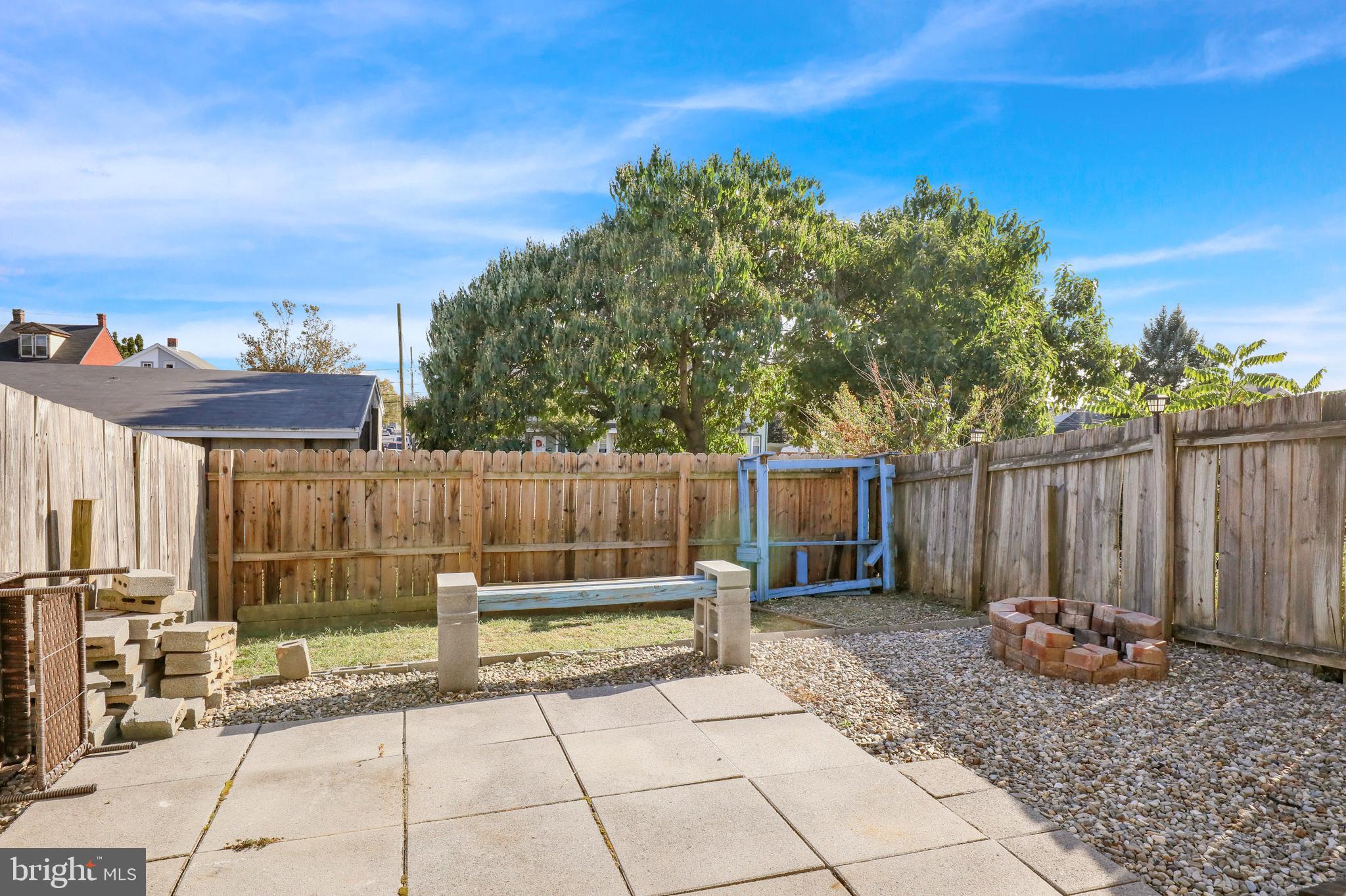 LINCOLN CREST - Residential