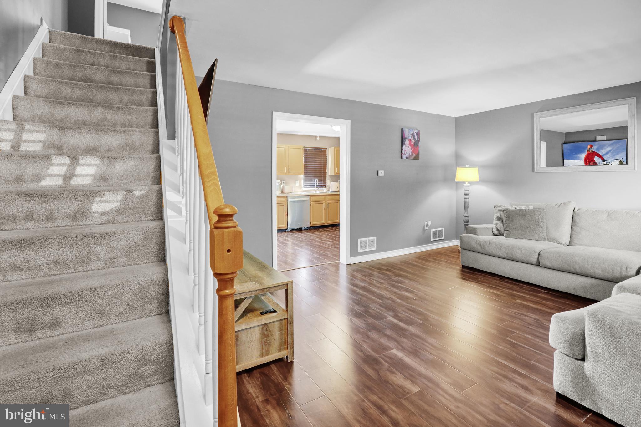 LINCOLN CREST - Residential