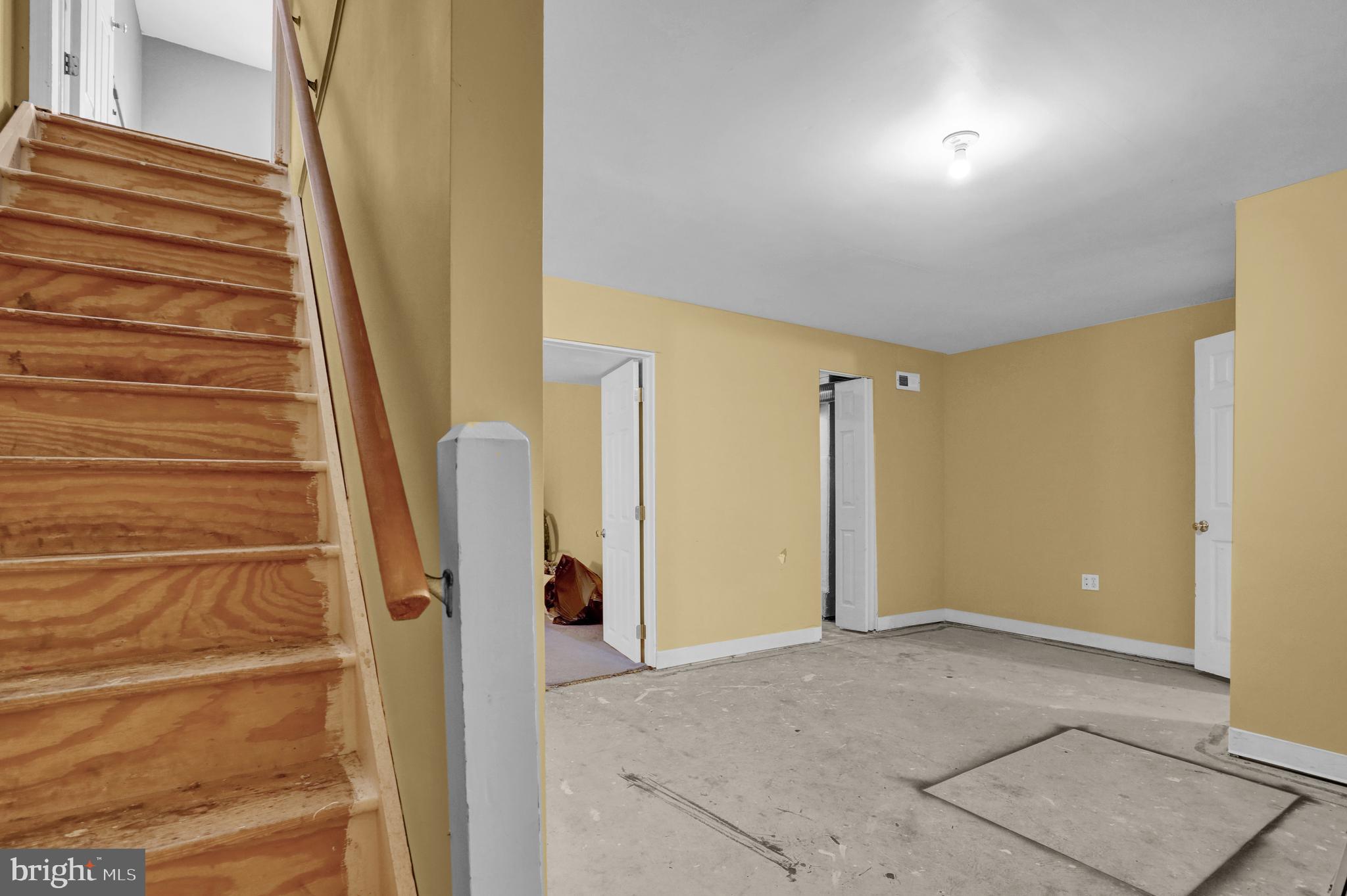 LINCOLN CREST - Residential