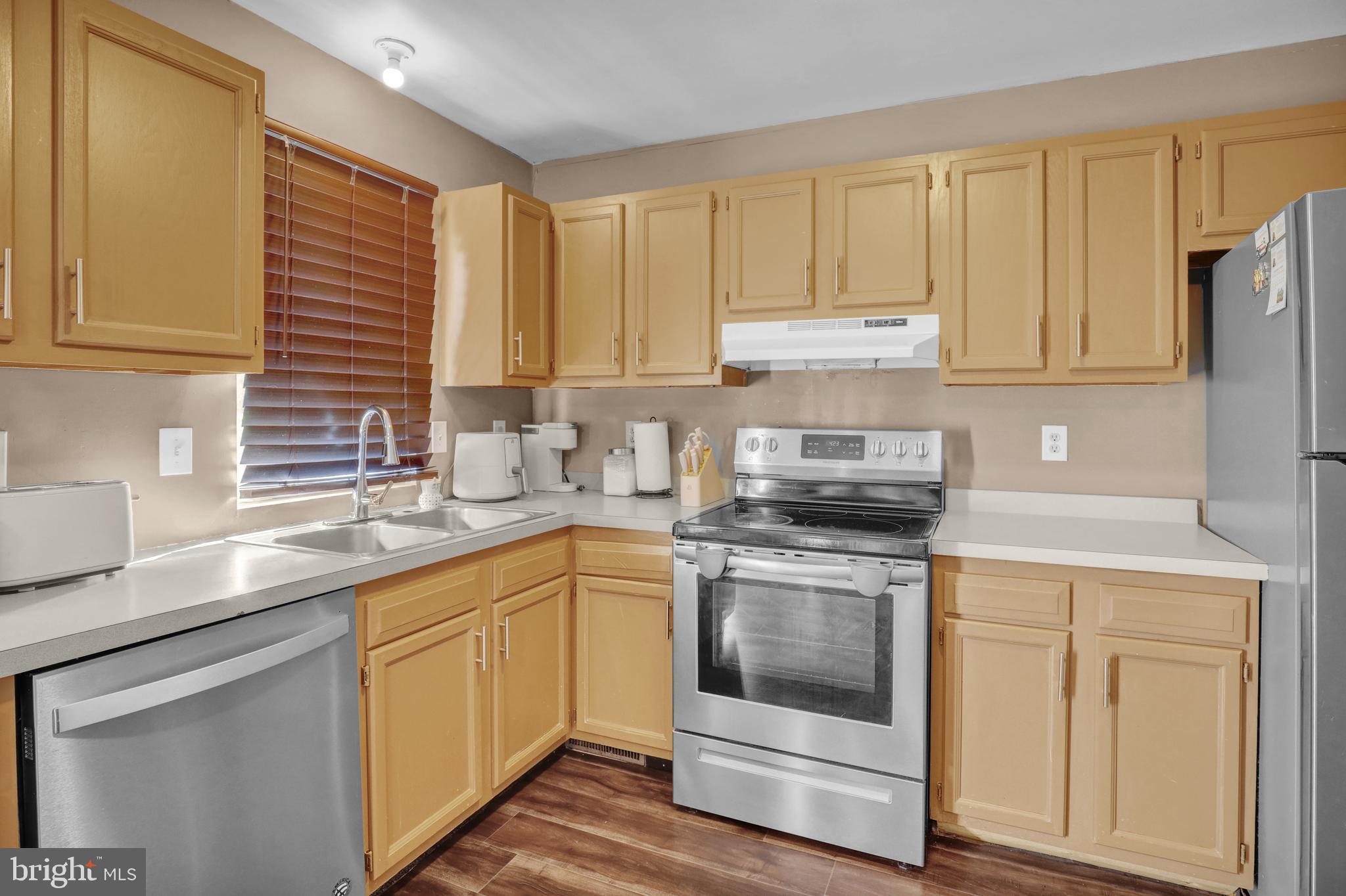 LINCOLN CREST - Residential