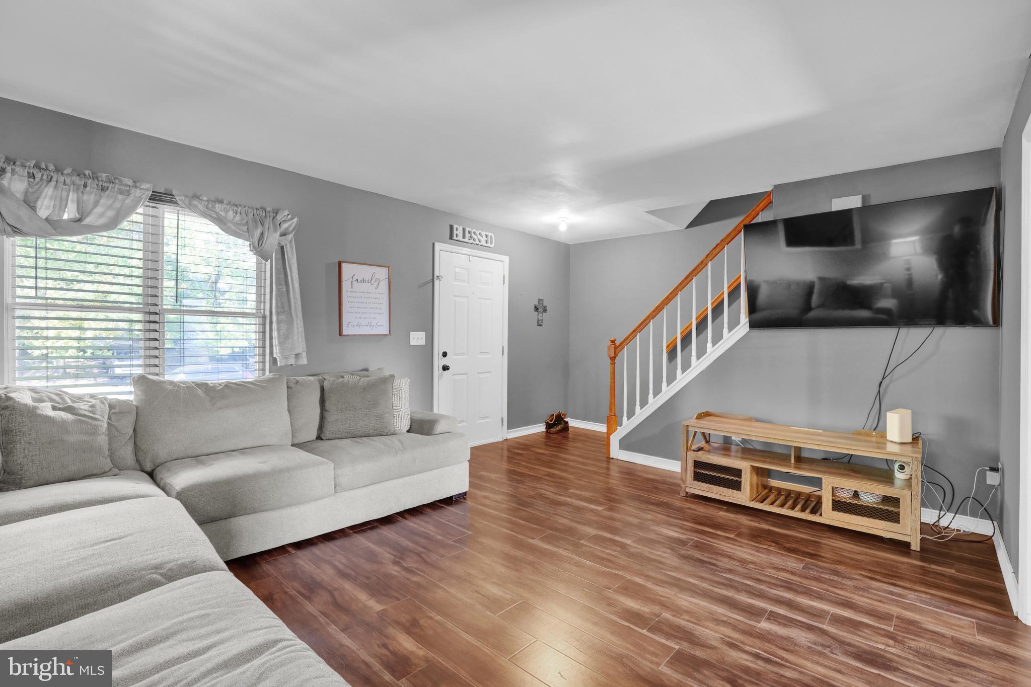 LINCOLN CREST - Residential