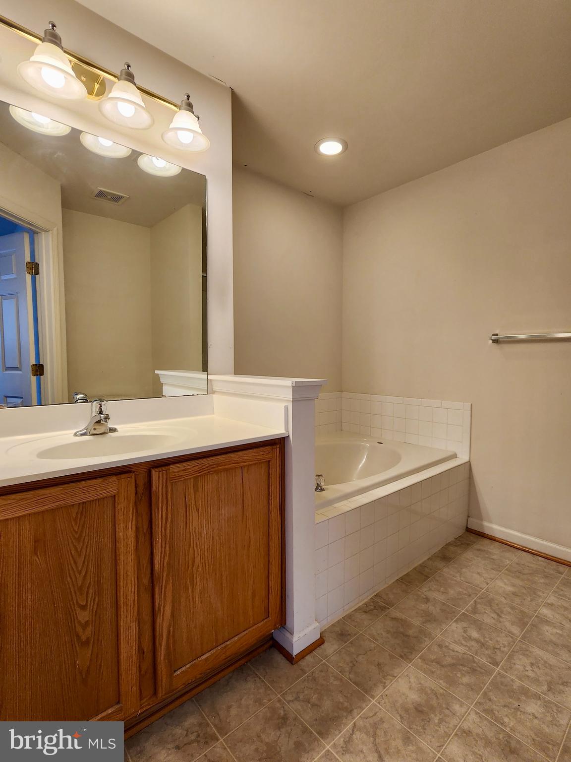 LAKELAND PLACE - Residential