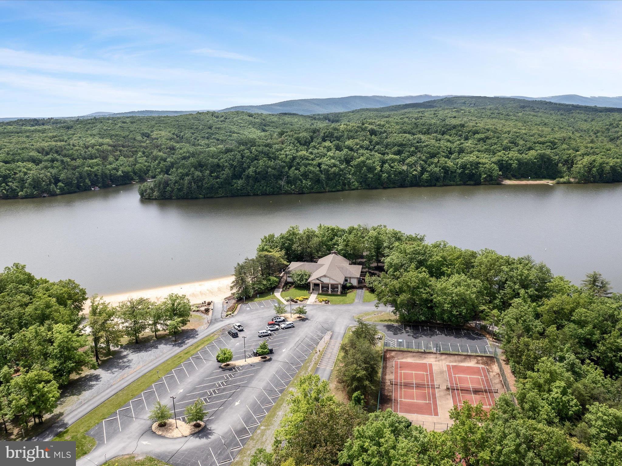 LAKE HOLIDAY ESTATES - Residential