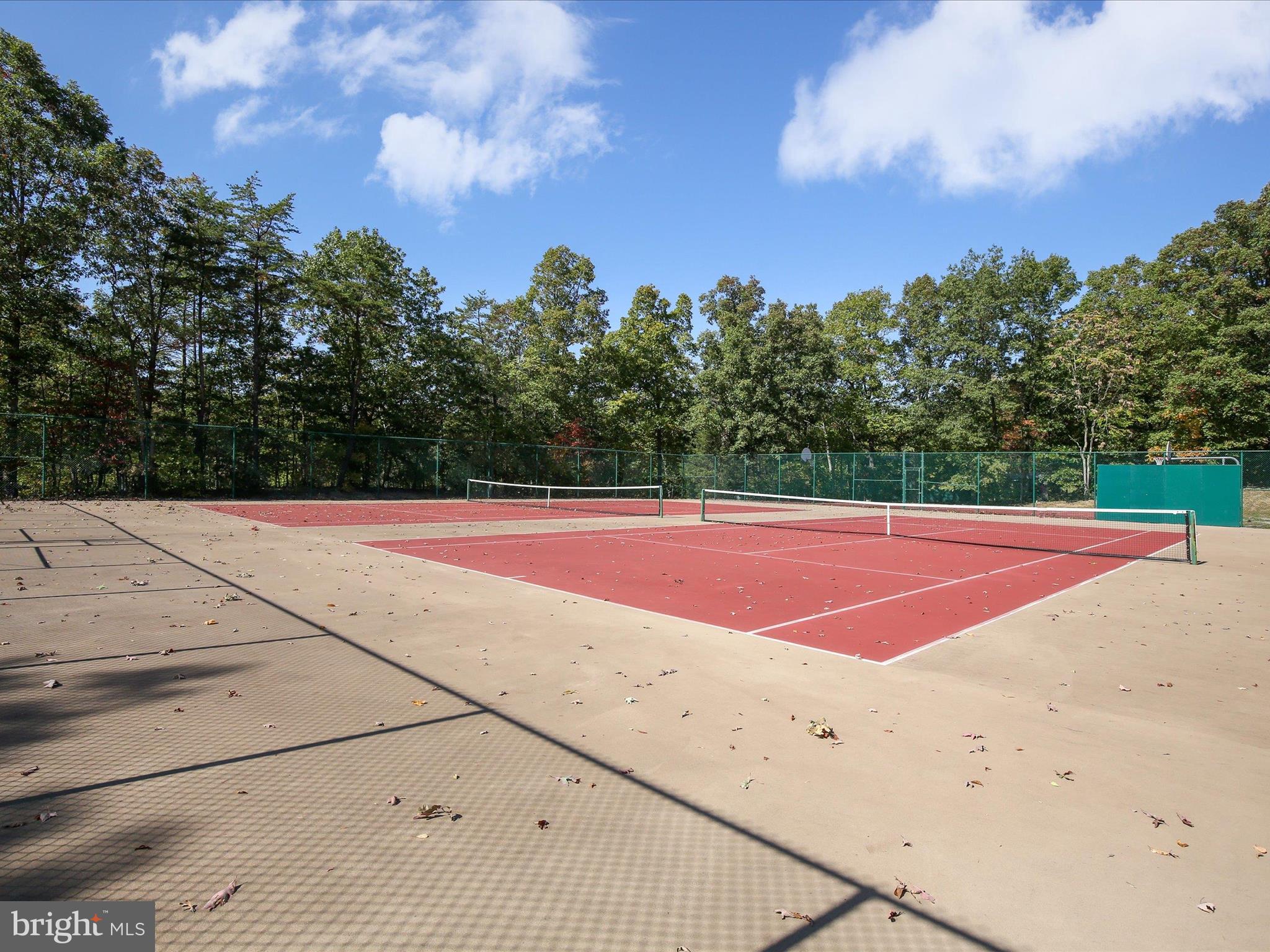 LAKE HOLIDAY ESTATES - Residential