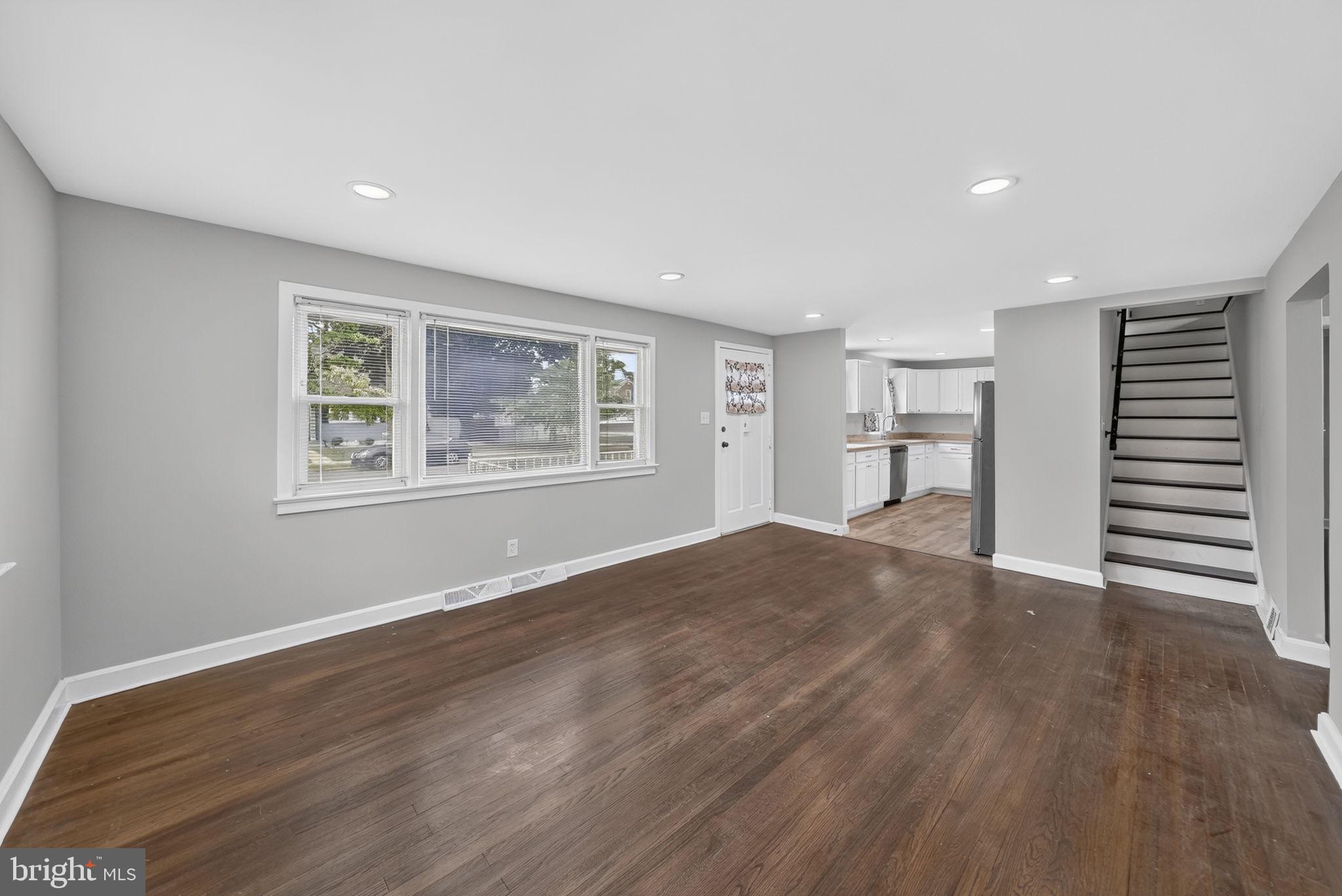 520 RANDALL AVENUE