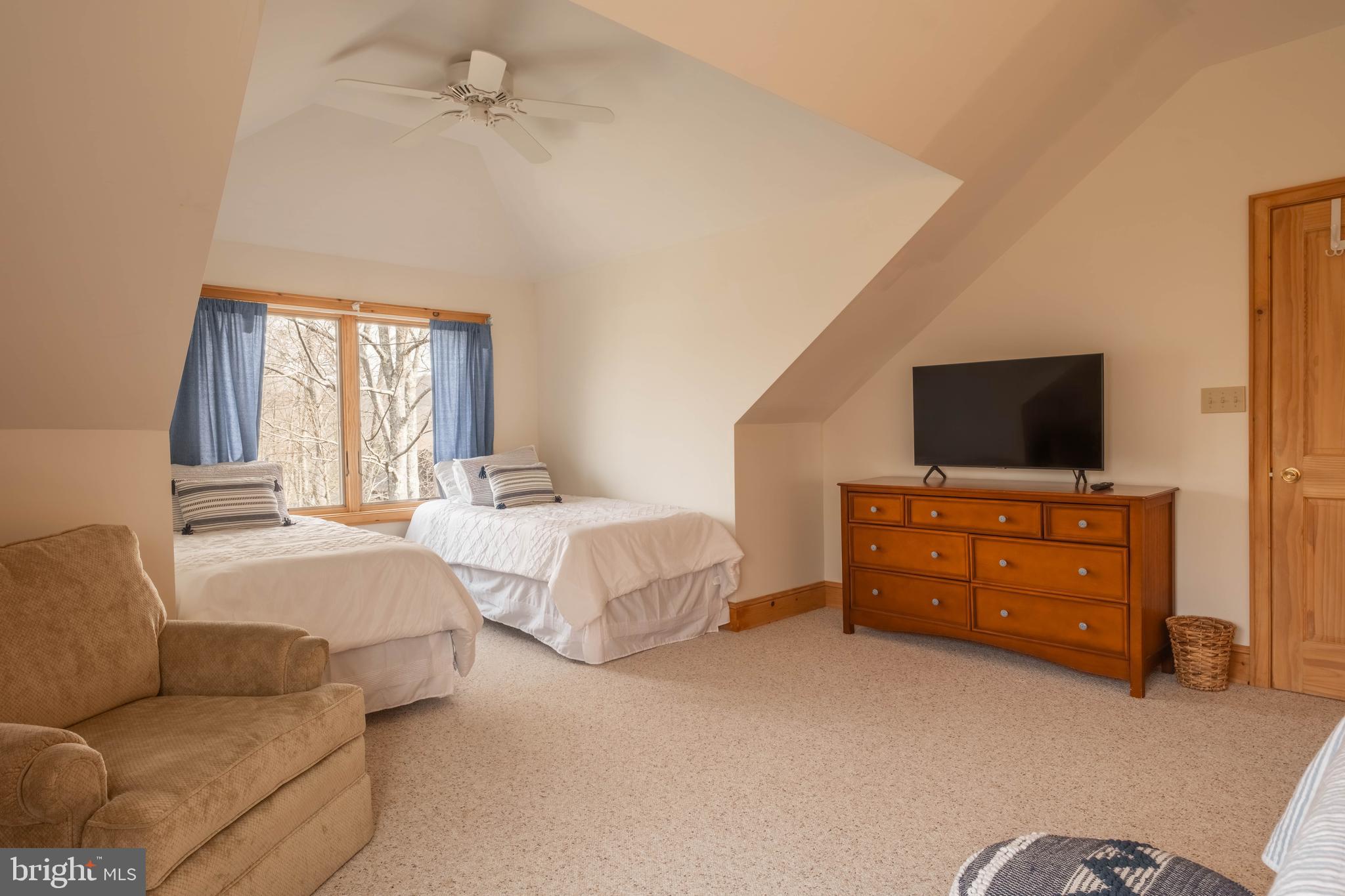 THE PINNACLE - Residential