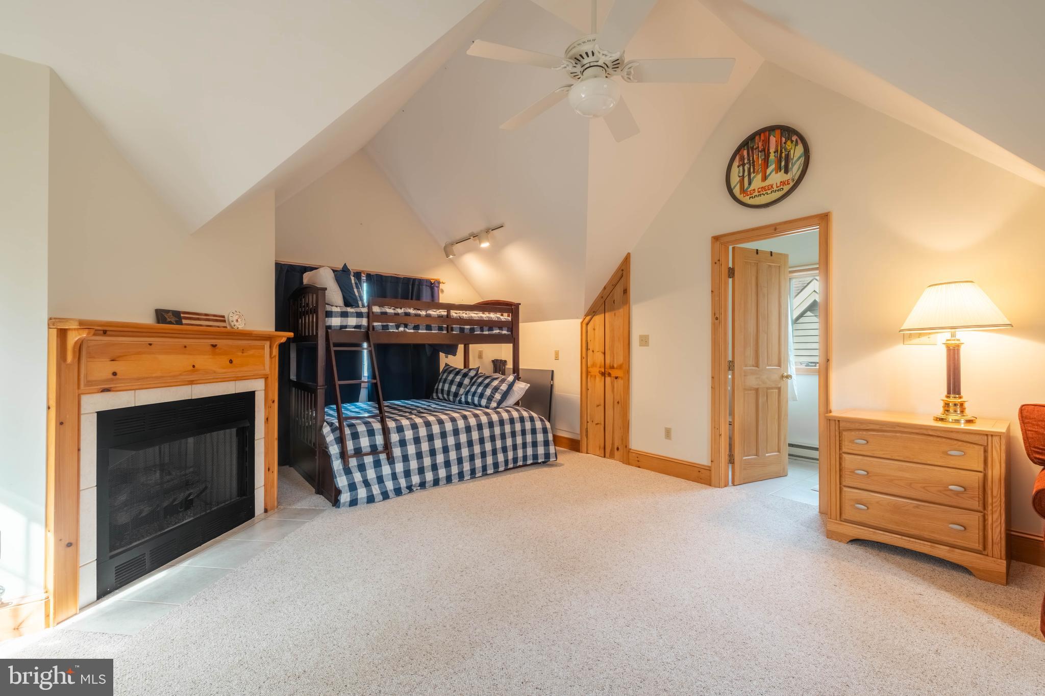 THE PINNACLE - Residential