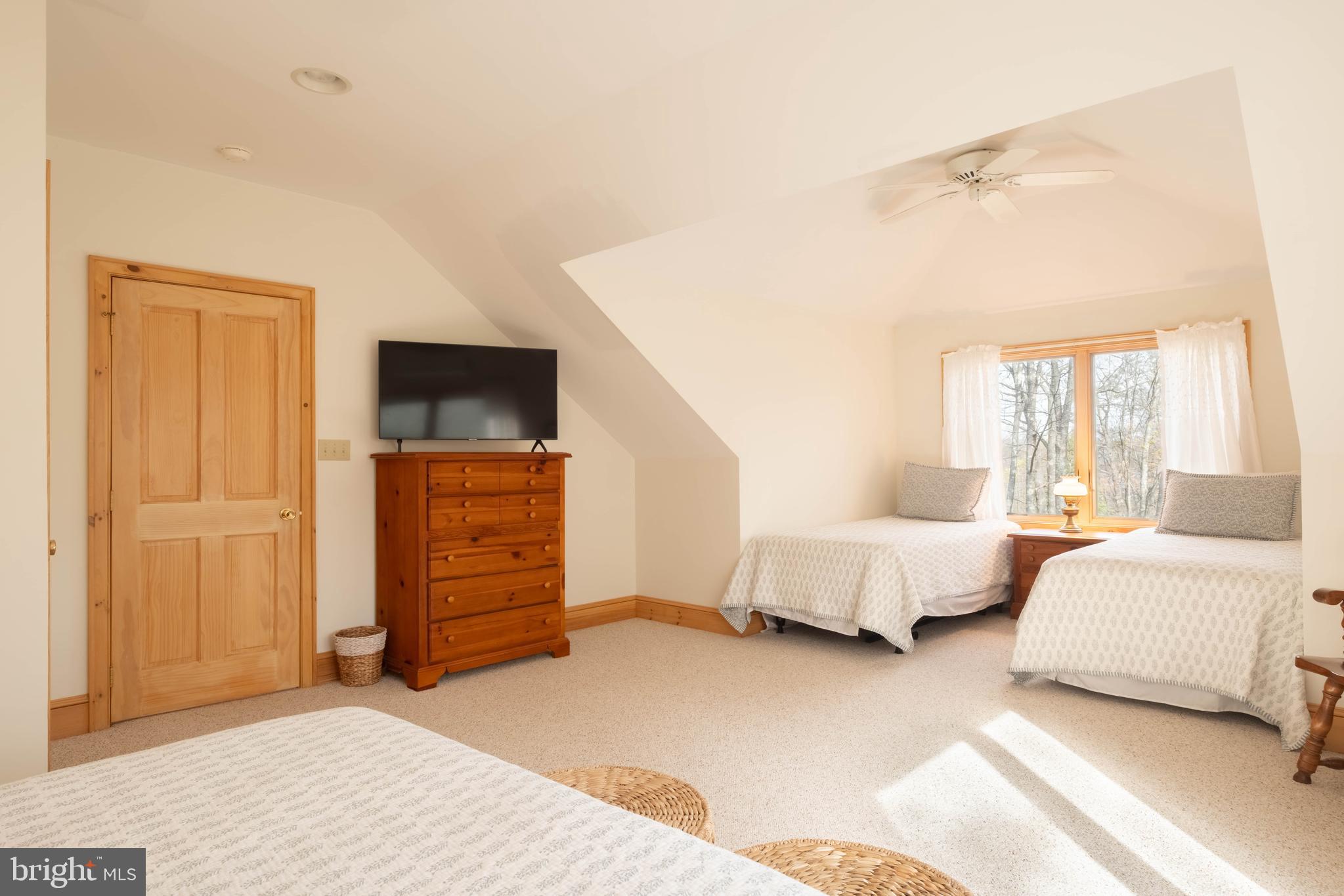 THE PINNACLE - Residential