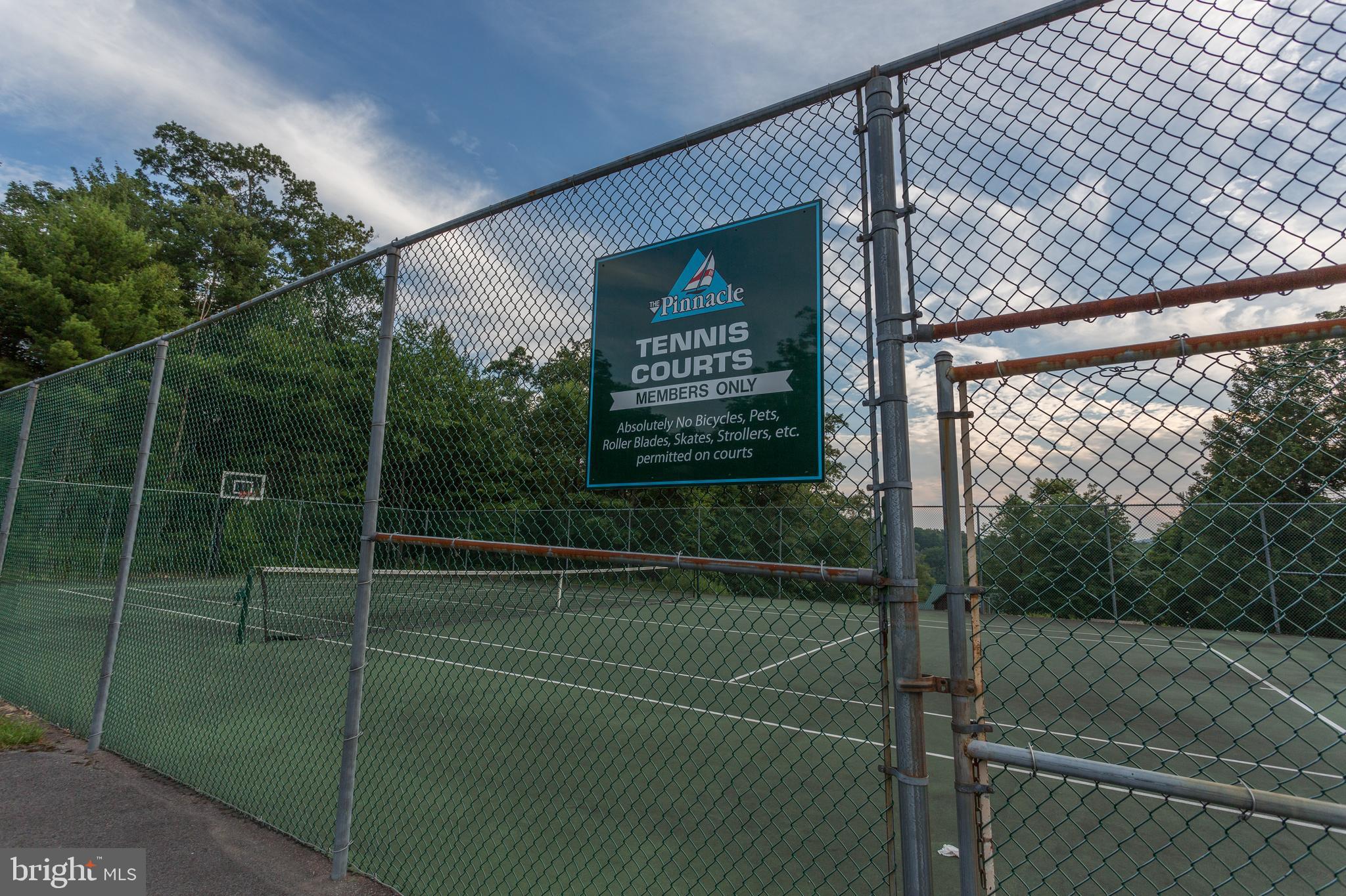 THE PINNACLE - Residential