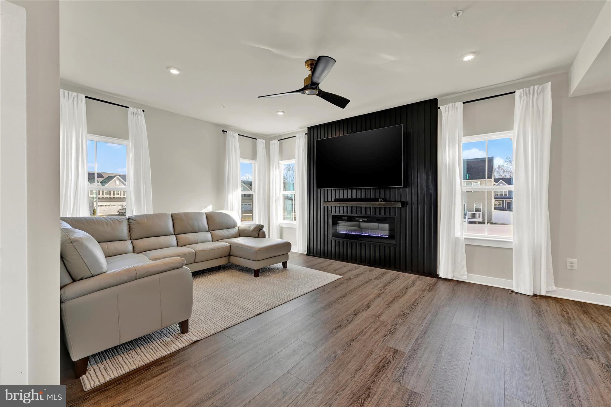 ABERDEEN OVERLOOK - Residential