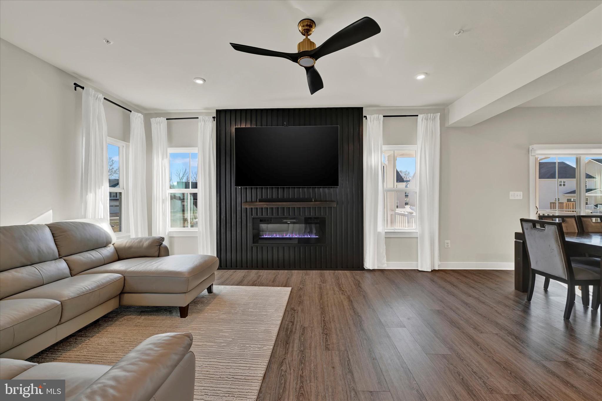 ABERDEEN OVERLOOK - Residential