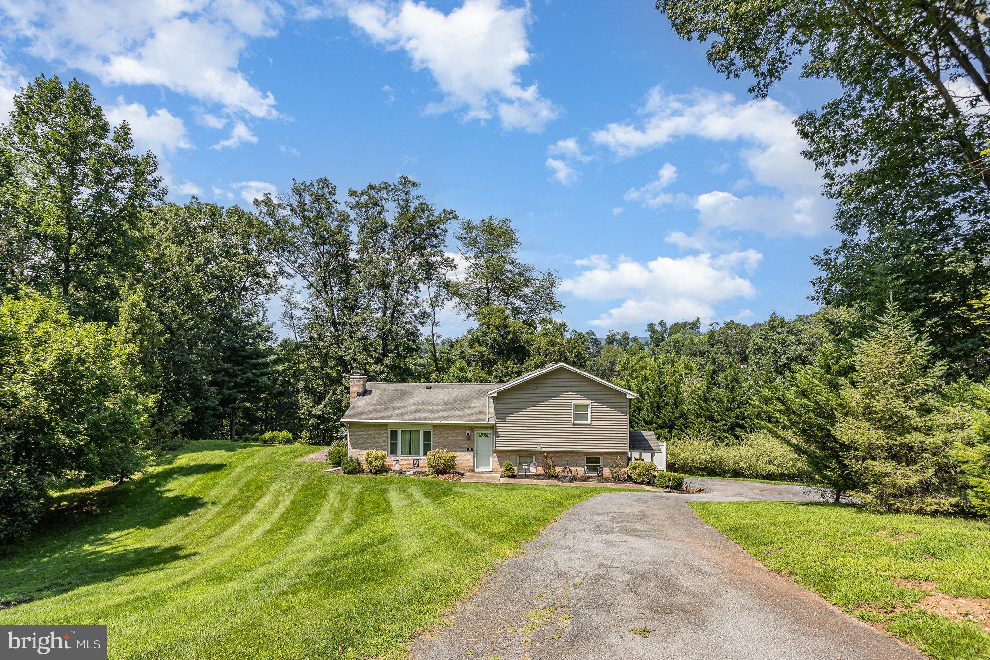 29 EAGLE LANE