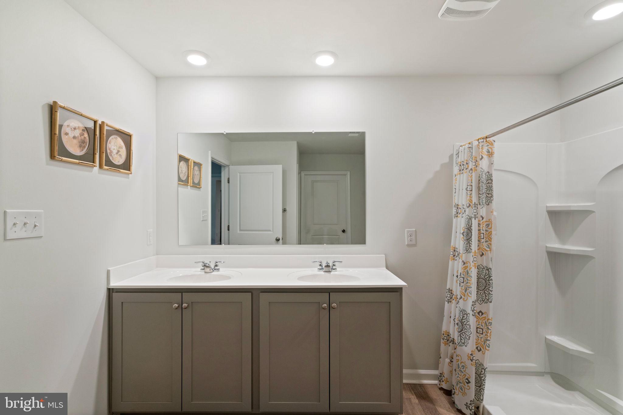 LADYSMITH VILLAGE - Residential