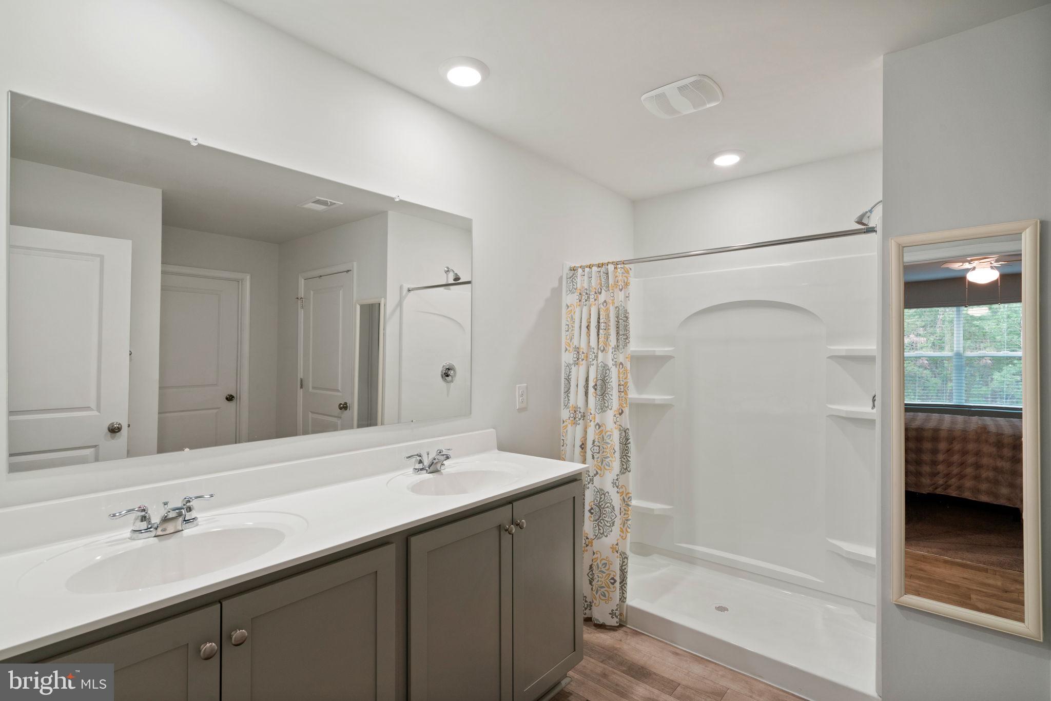 LADYSMITH VILLAGE - Residential