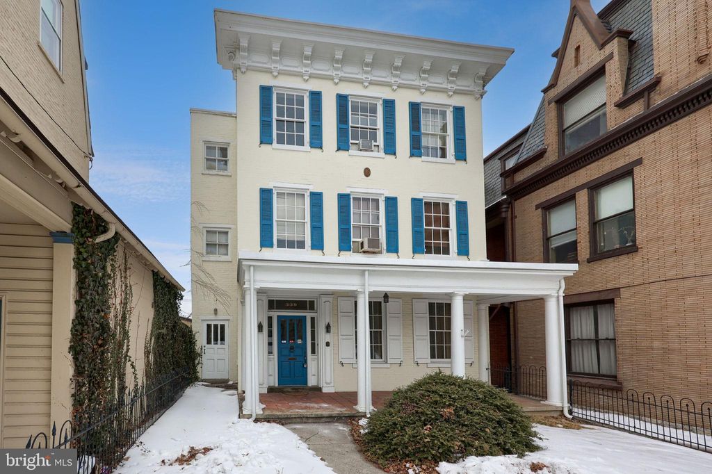 Photo of 339 E Market Street, YORK, PA 17403 (MLS # PAYK2097660)